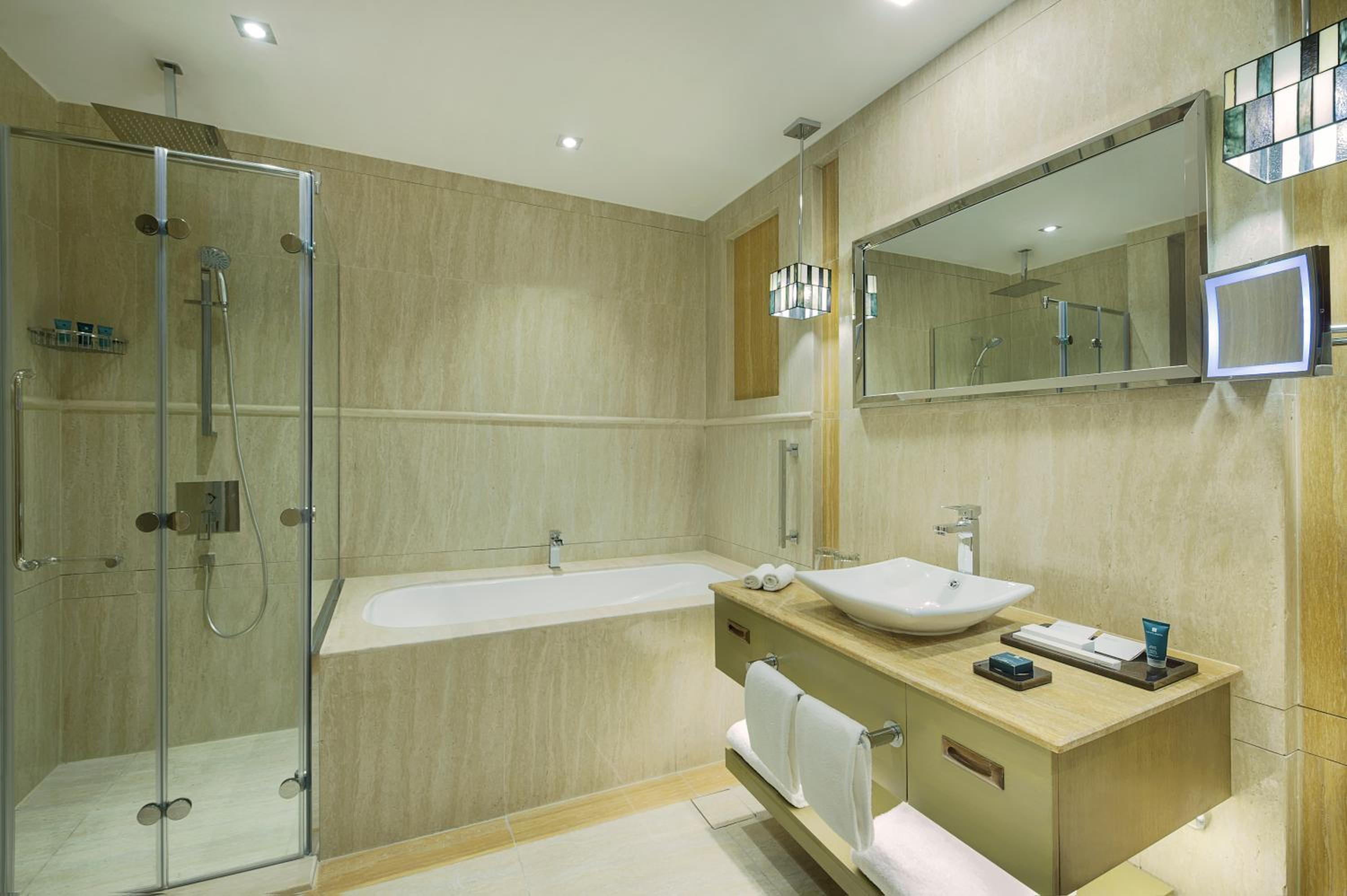 Deluxe Twin Room - Non-Smoking photo 2