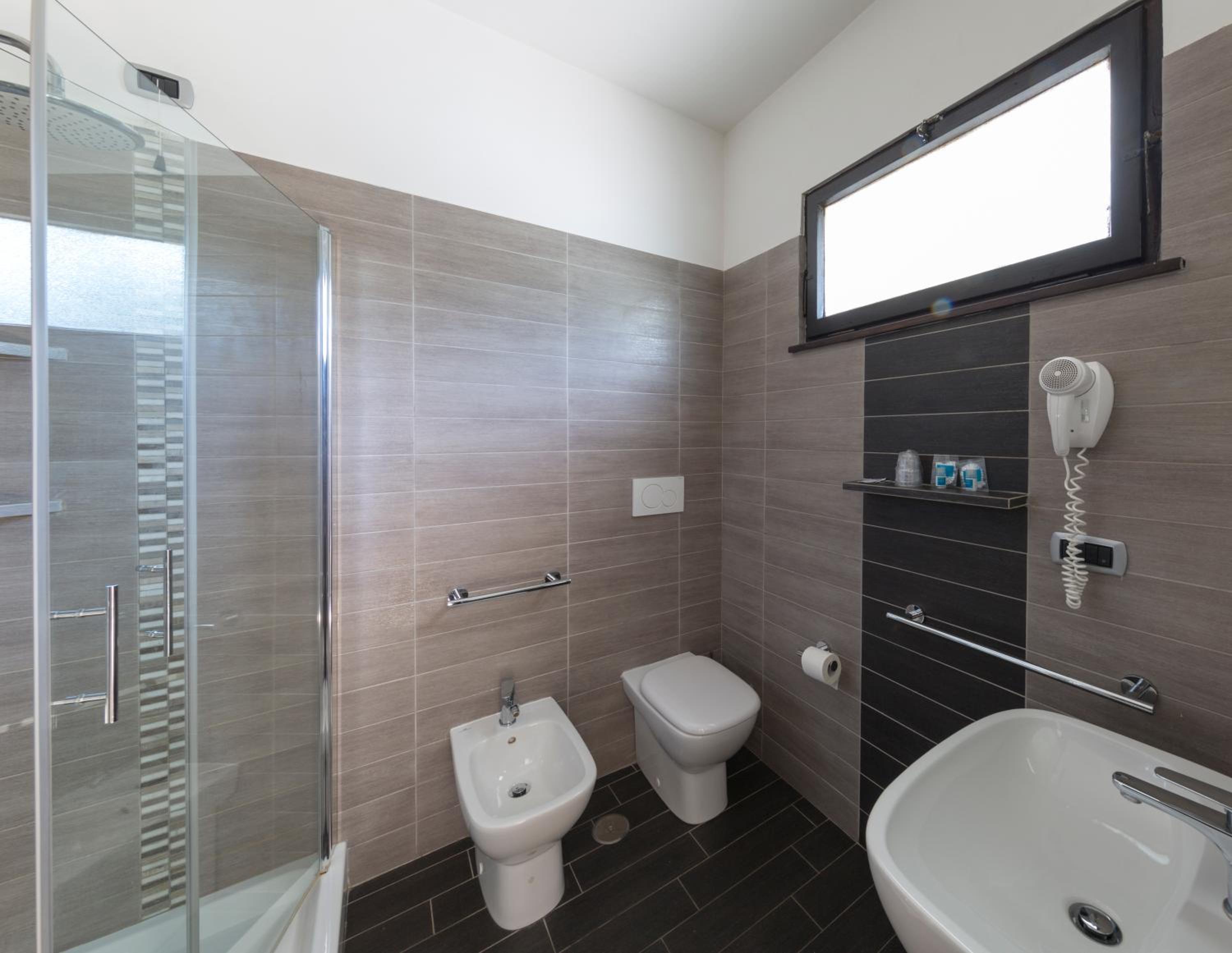 Superior Triple Room photo 2