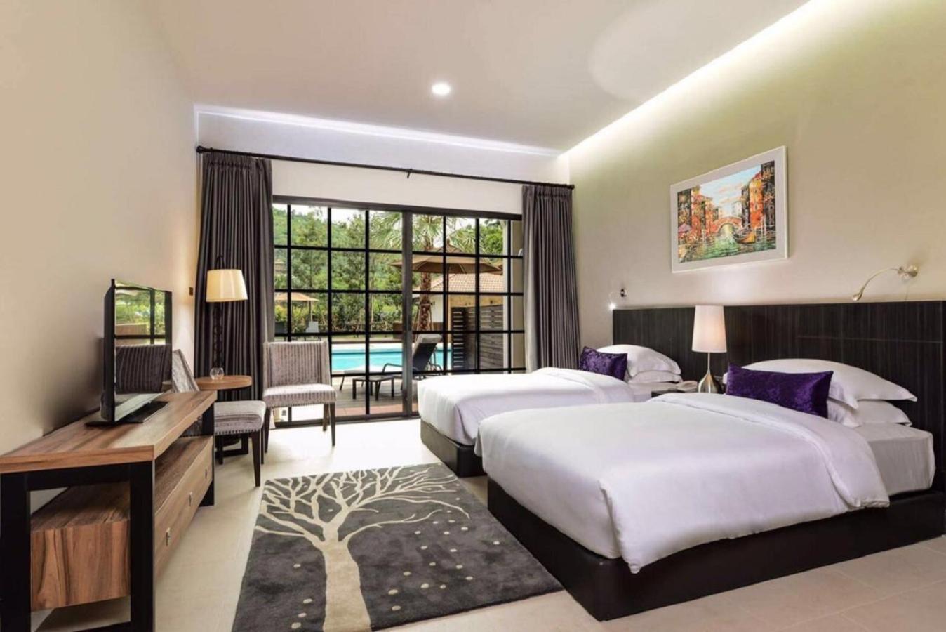Twin Room with Pool View
