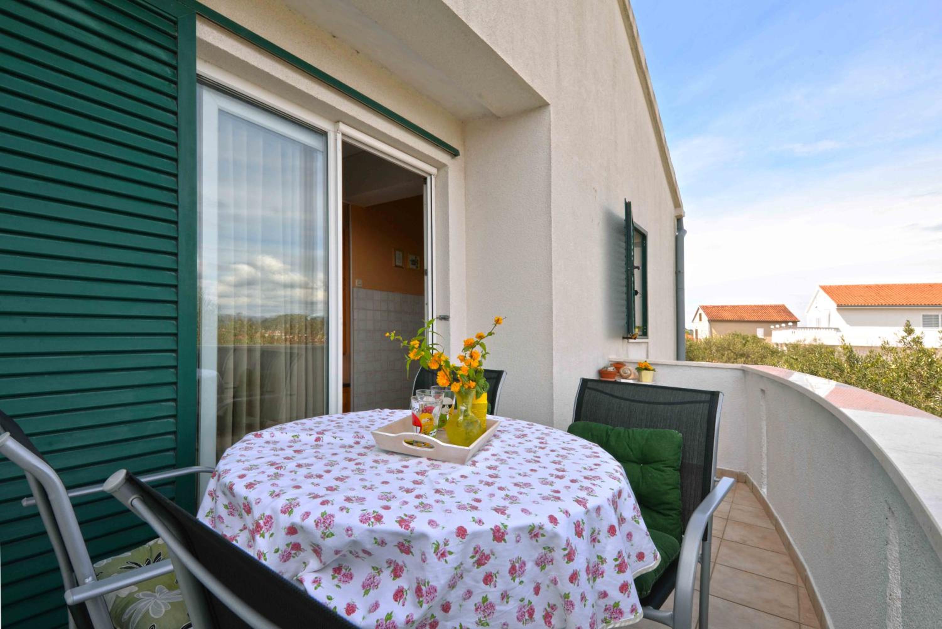 Two-Bedroom Apartment with Balcony and Sea View photo 2