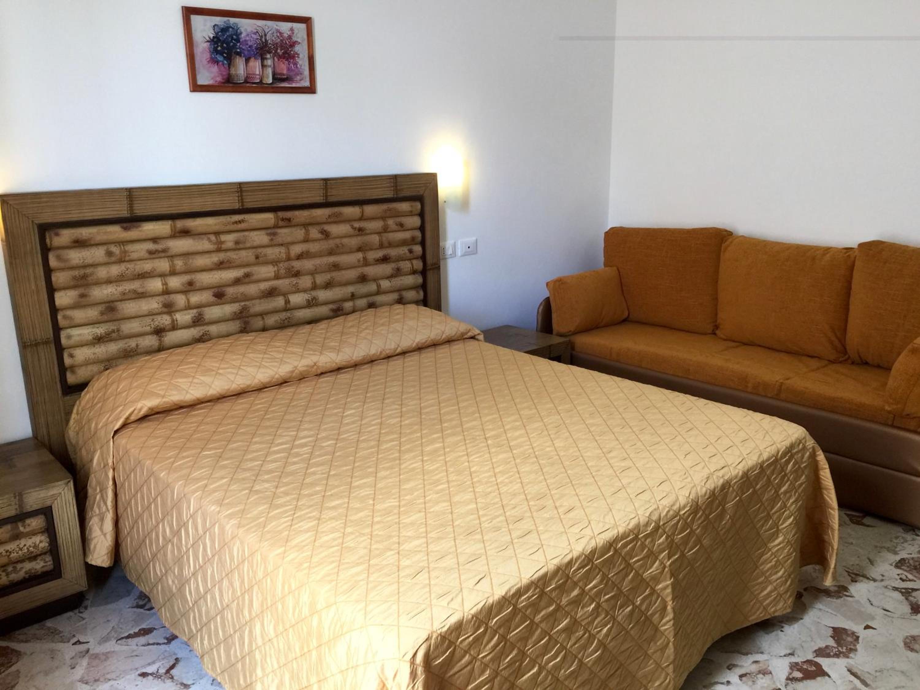 Double Room with Private Bathroom photo 1