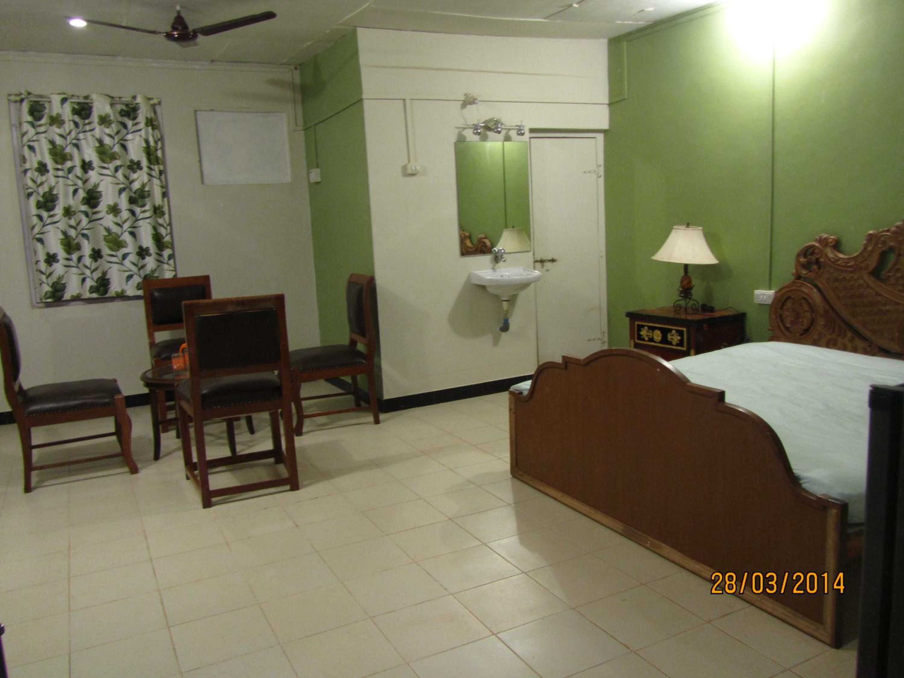 Deluxe Double Room (1 adult + 2 children) photo 1