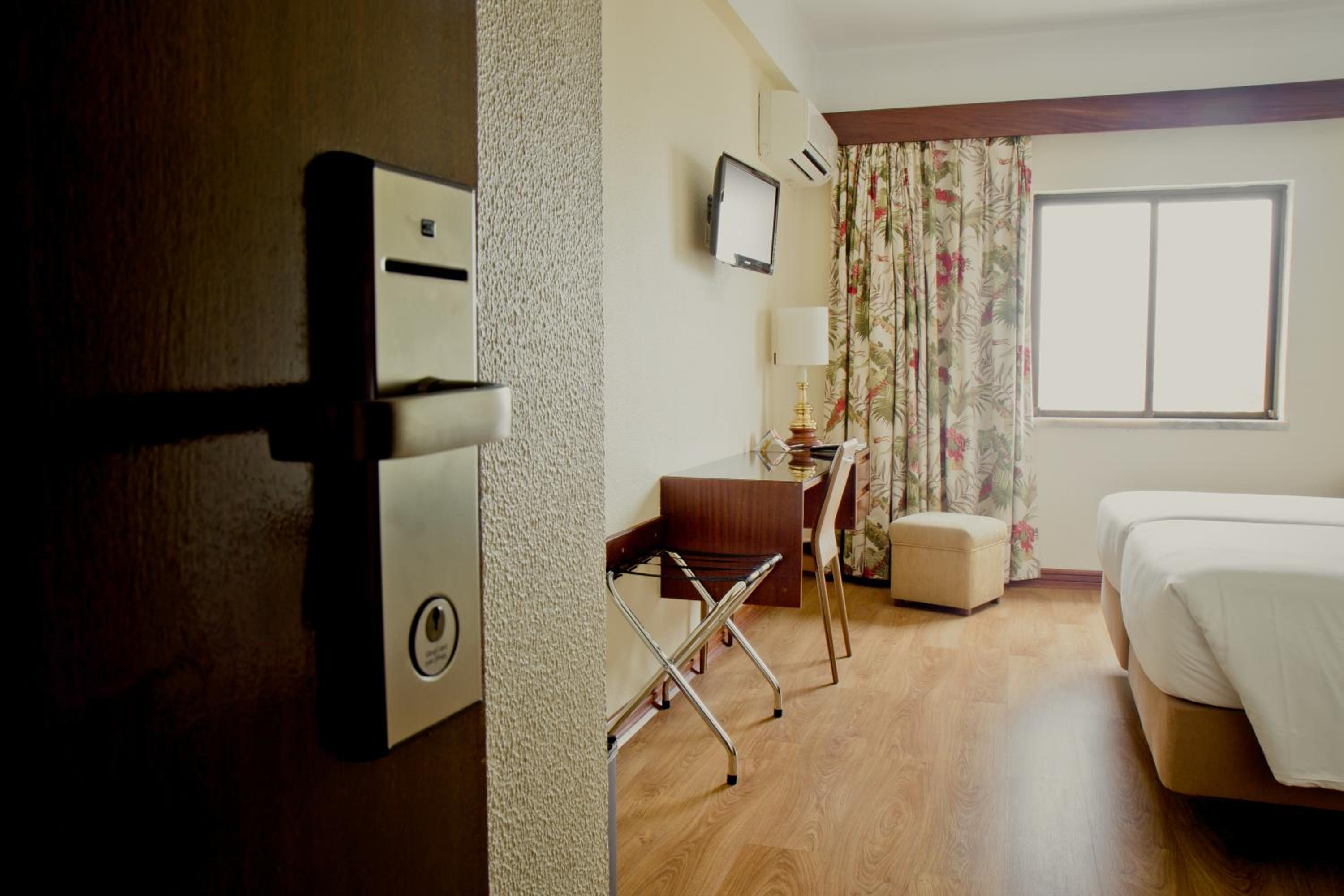 Double or Twin Room - Photo 12