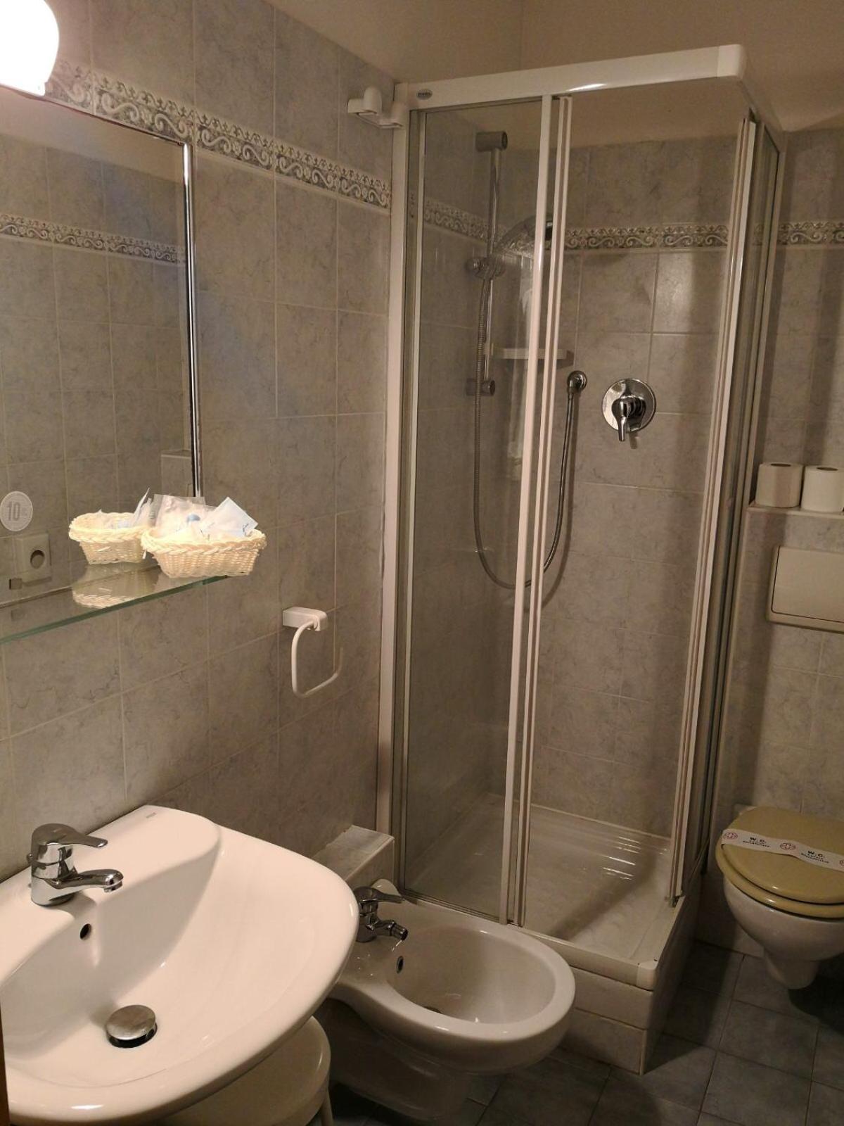 Double or Twin Room - Photo 7