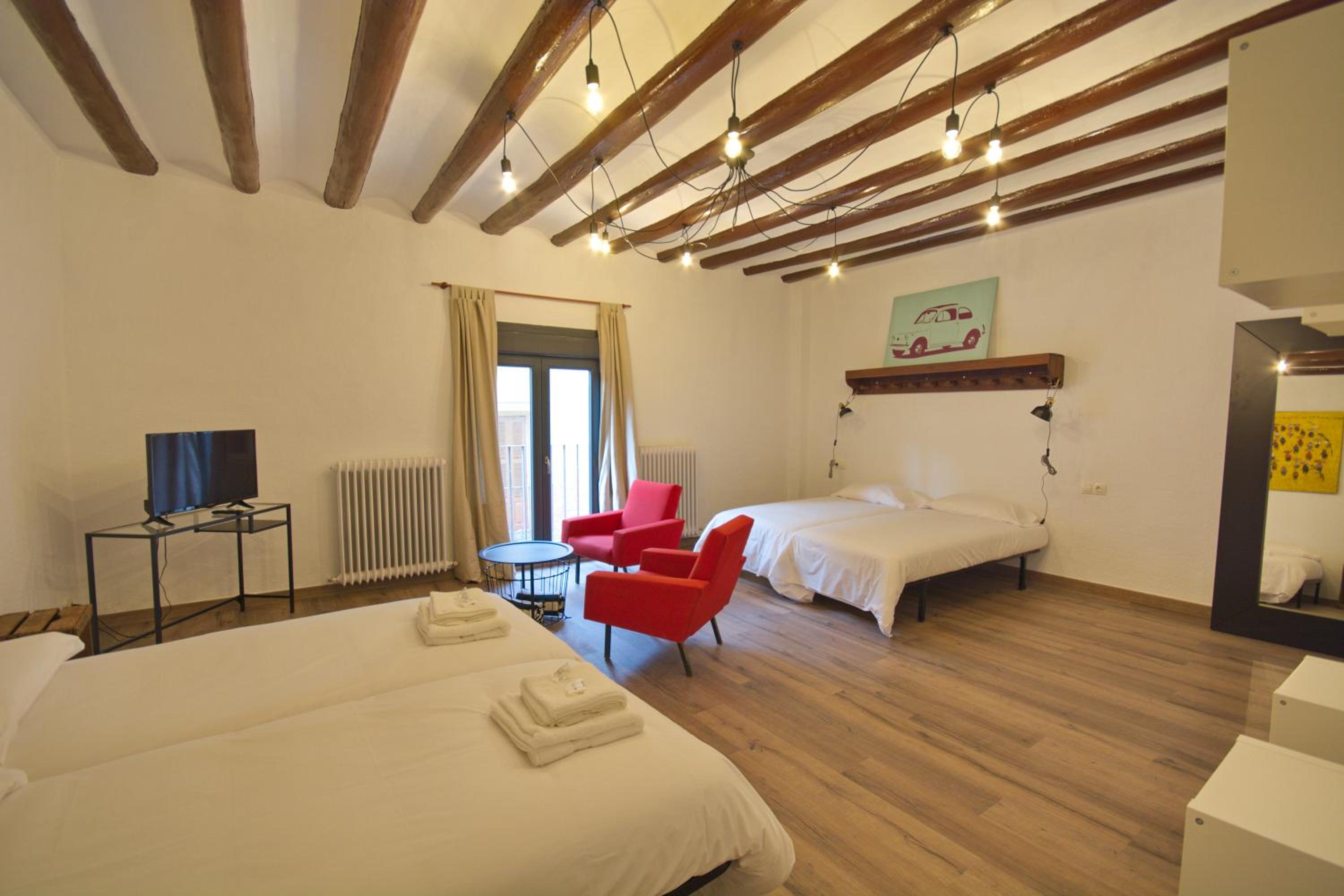 Quadruple Room with Balcony - Photo 13