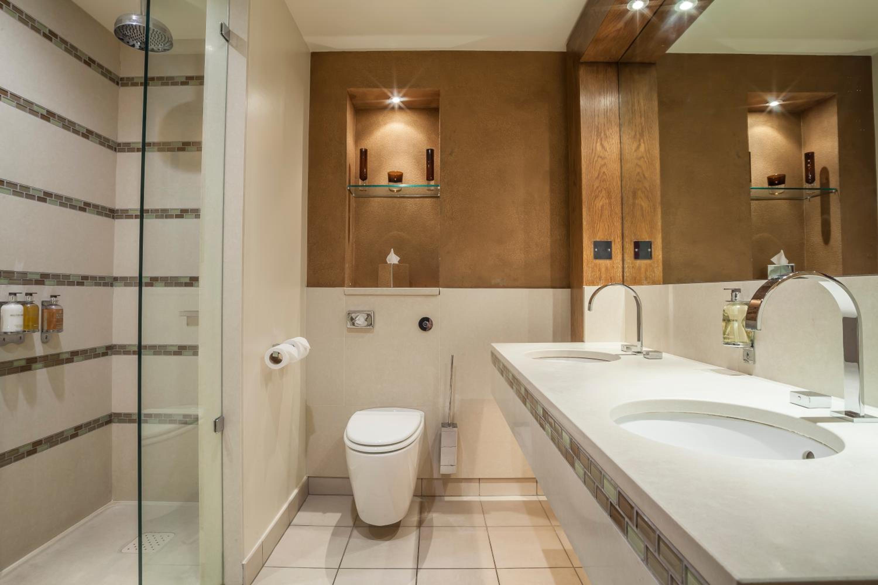 Roseate Executive Suite - Photo 6
