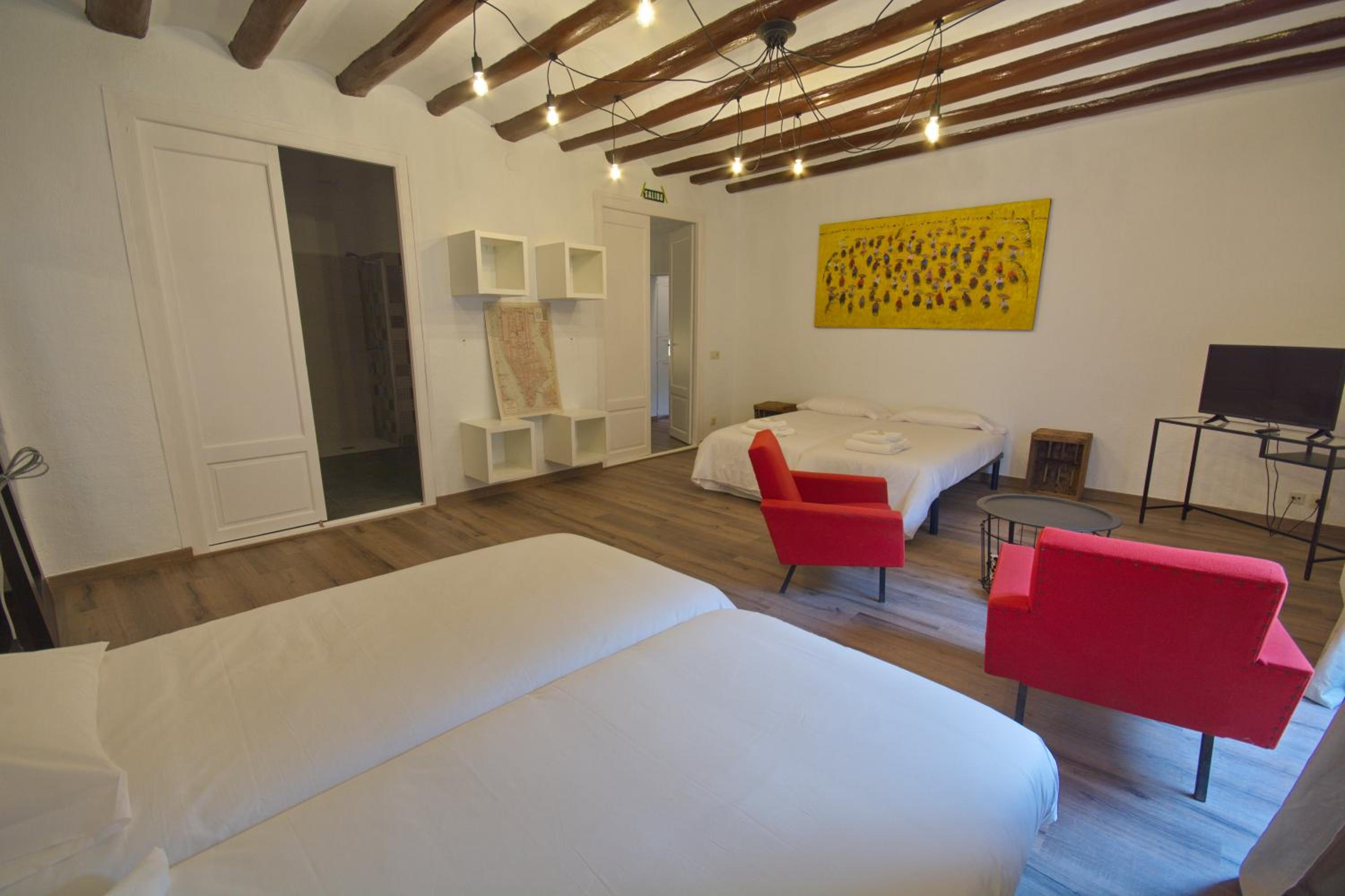Quadruple Room with Balcony - Photo 12