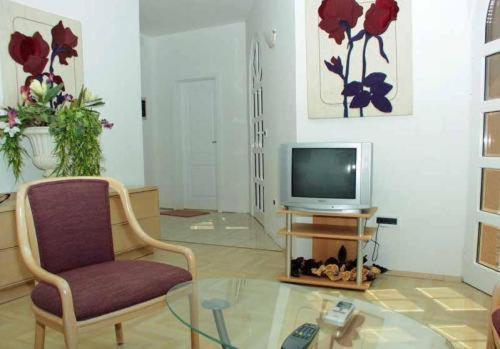 One-Bedroom Apartment with Sea View photo 1