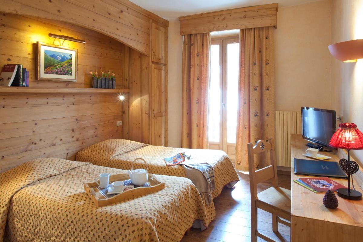 Double Room with bath and balcony photo 1