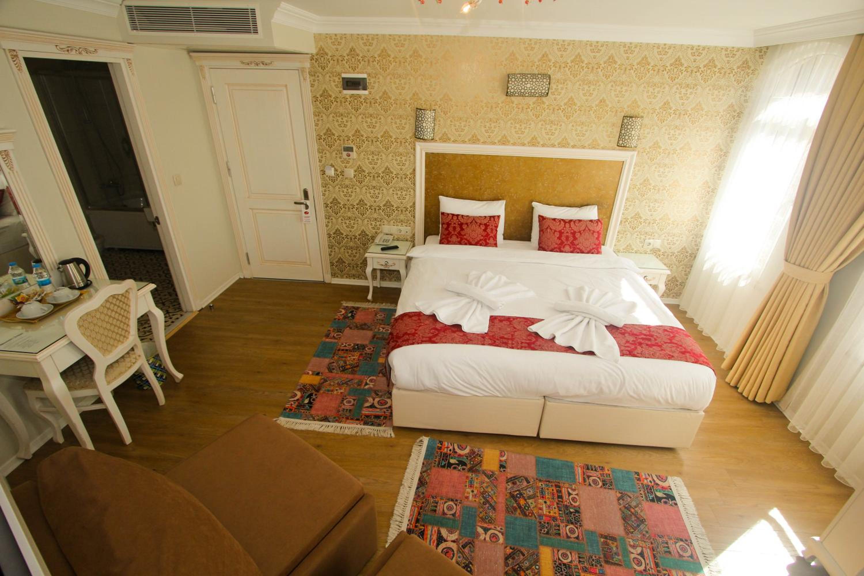 Deluxe Double or Twin Room photo 1