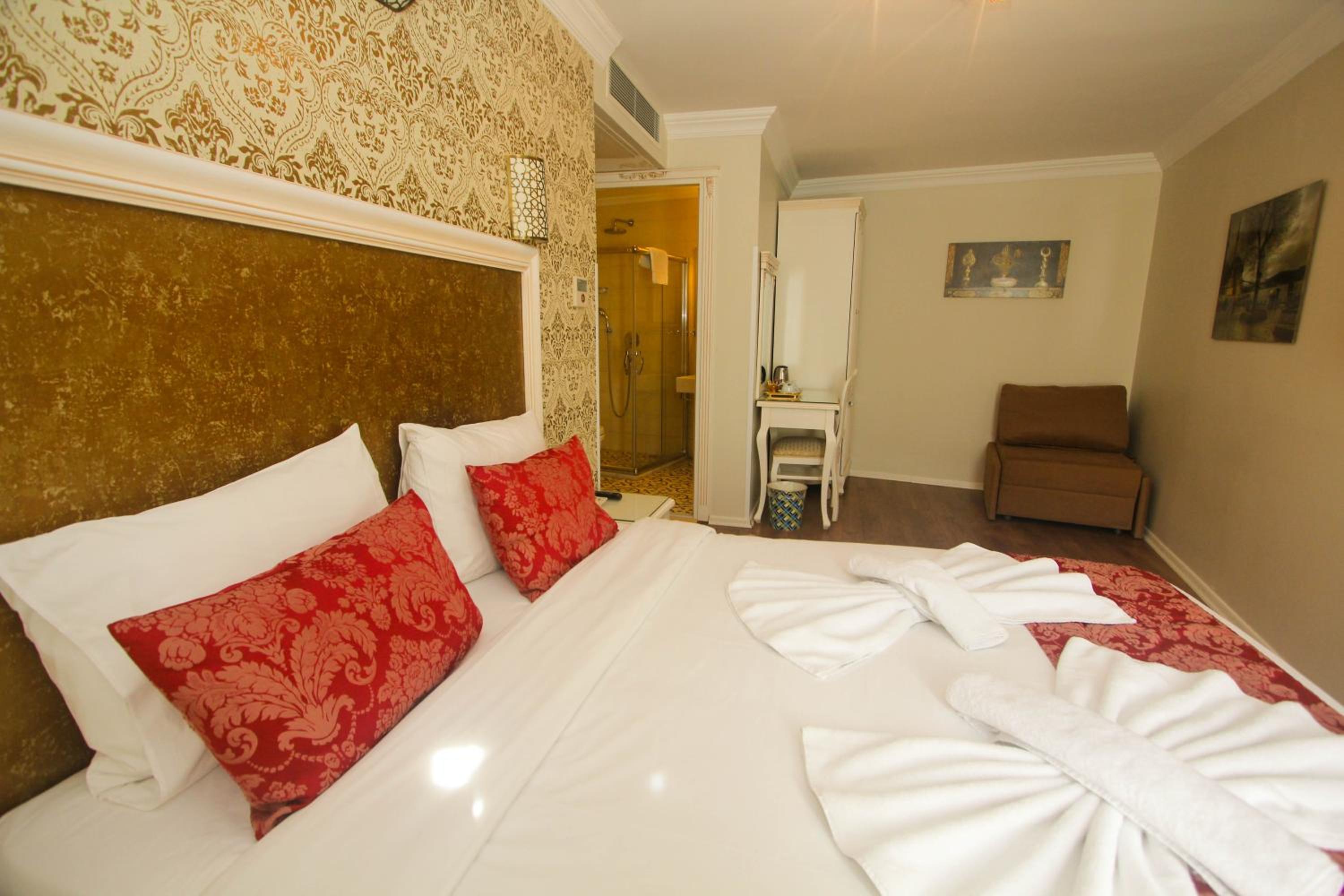 Superior Double or Twin Room photo 3