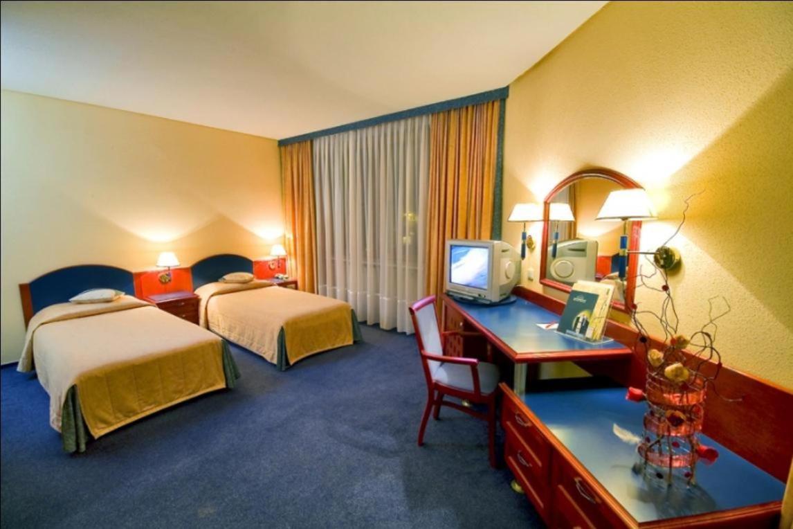 Twin Room - Photo 1