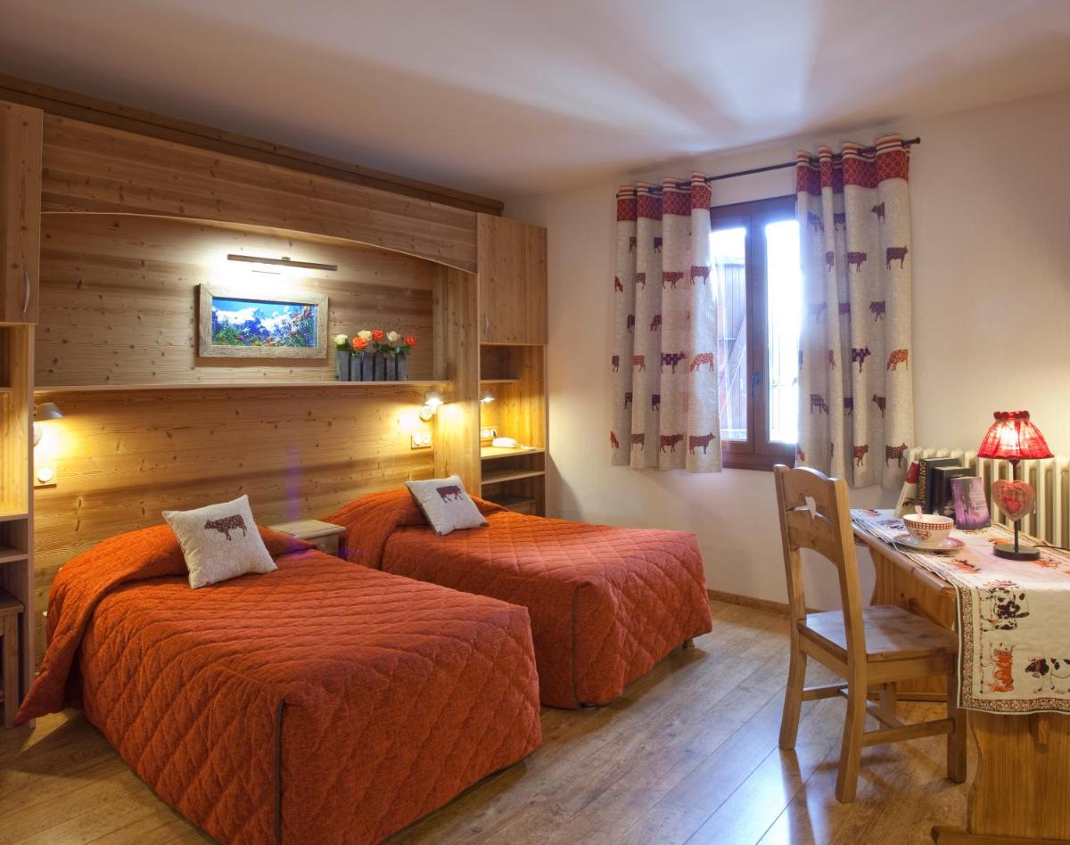 Double Room with Shower photo 2