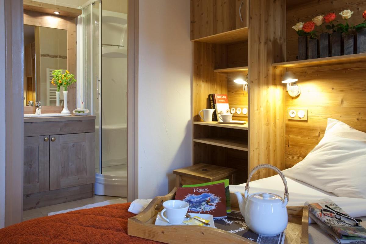 Double Room with Shower photo 3