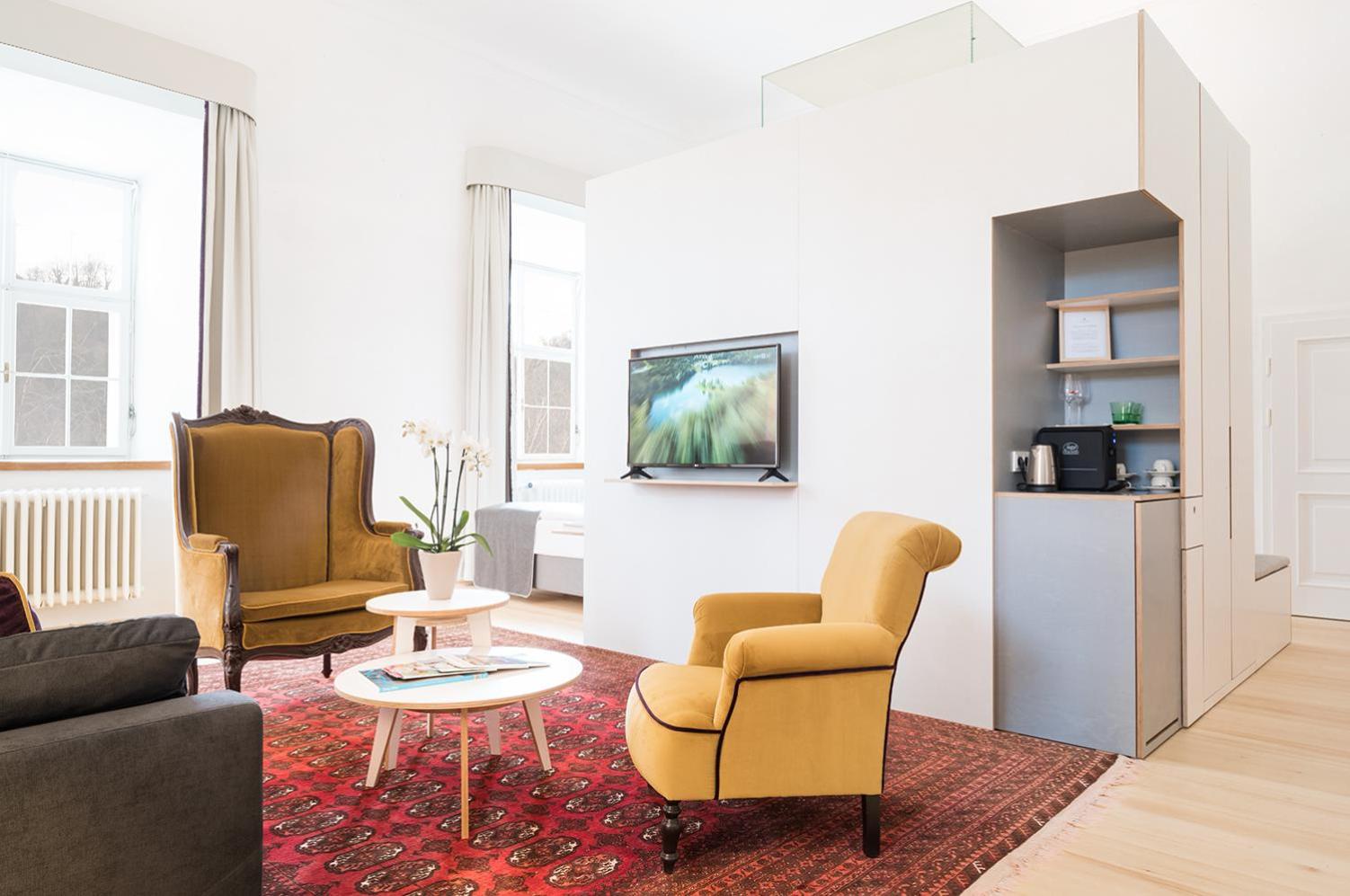 Standard Suite - Photo 3