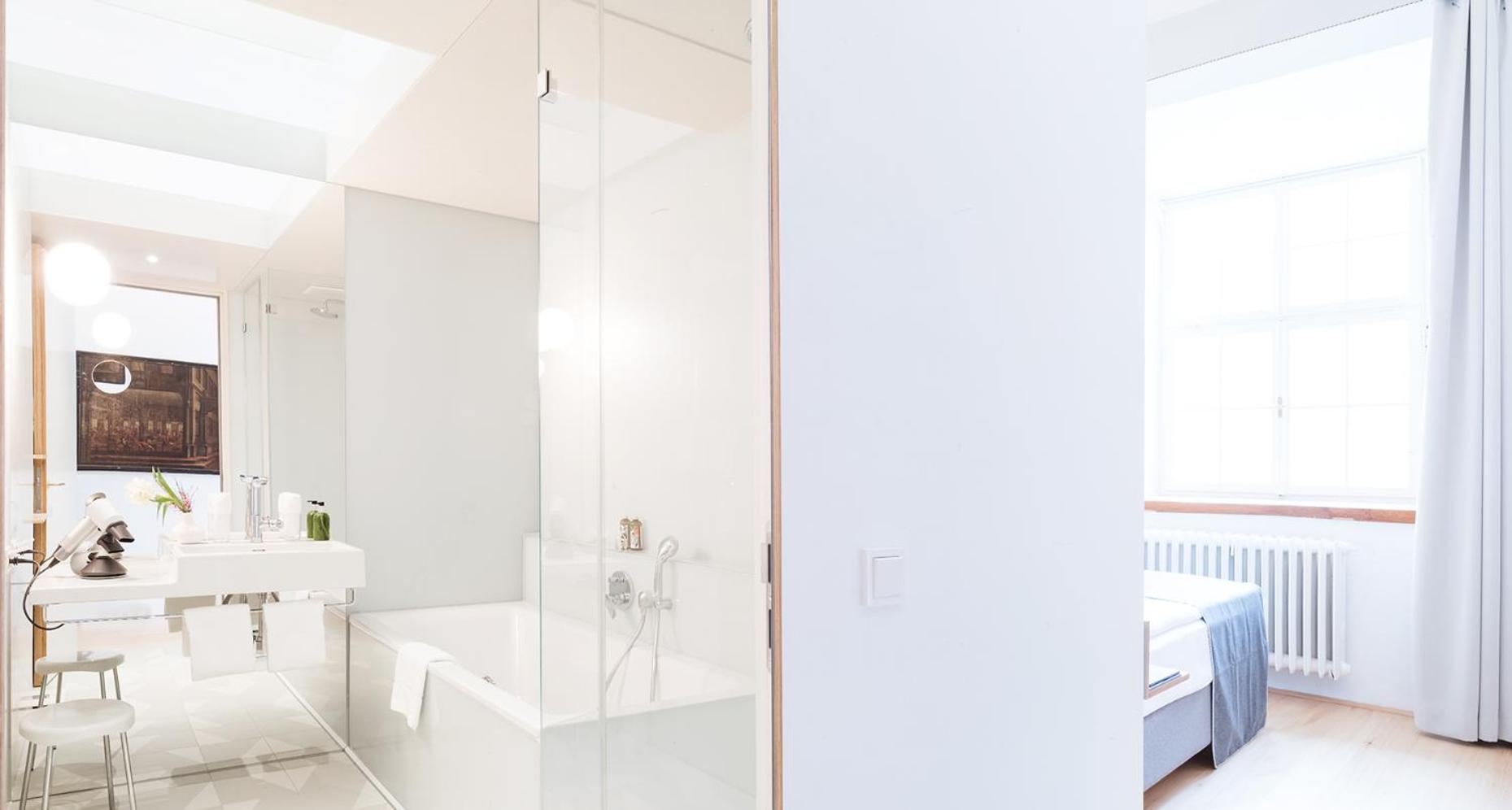Standard Suite - Photo 8