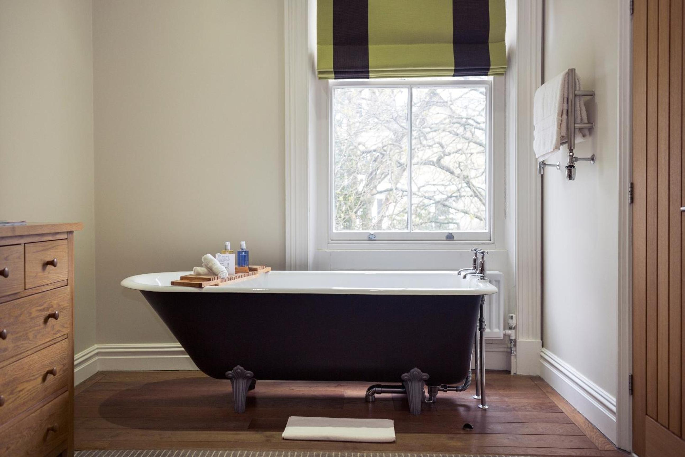 Large Double Room - Photo 5