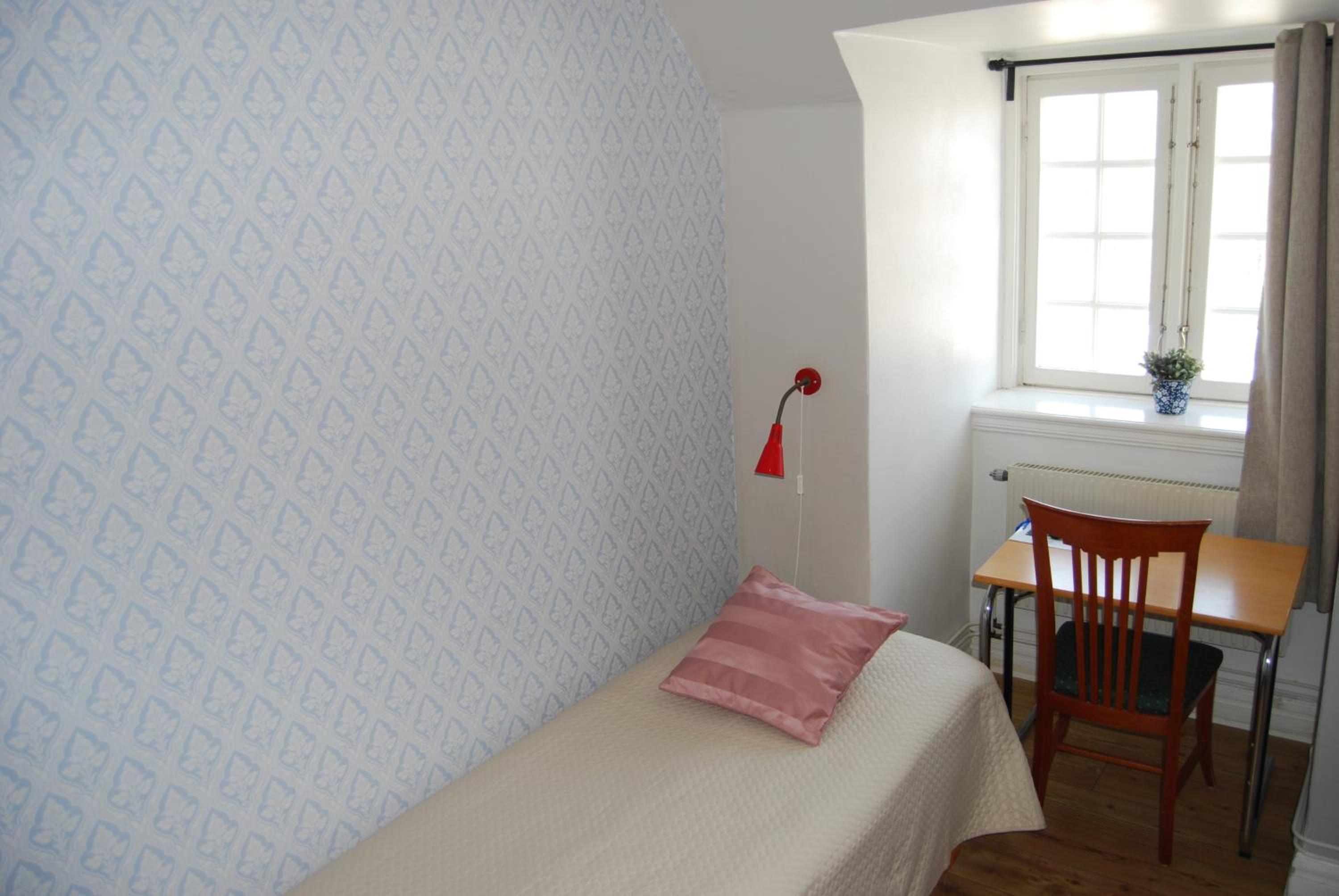 Single Room with Private Bathroom photo 2