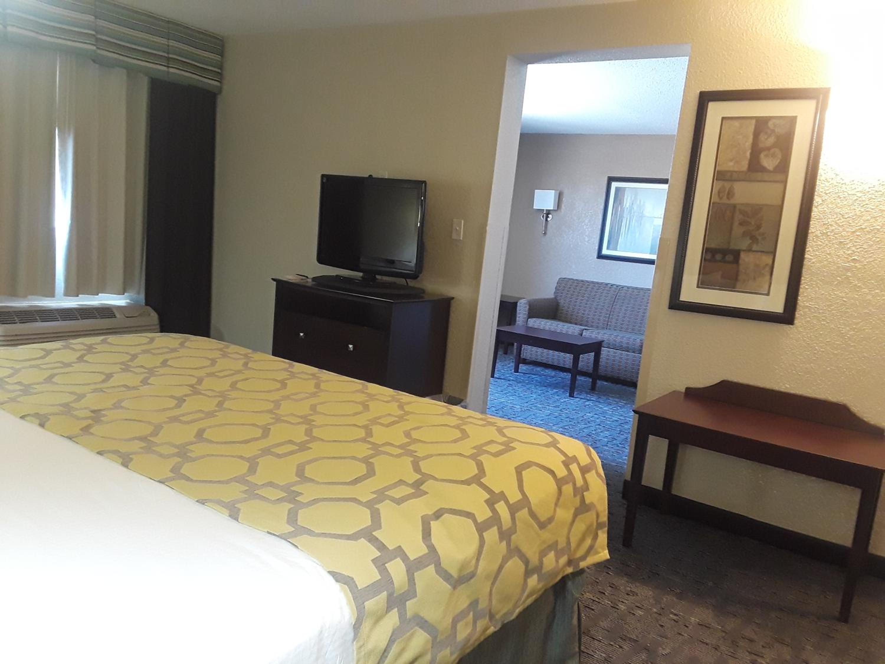 King Suite - Non-Smoking - Photo 4