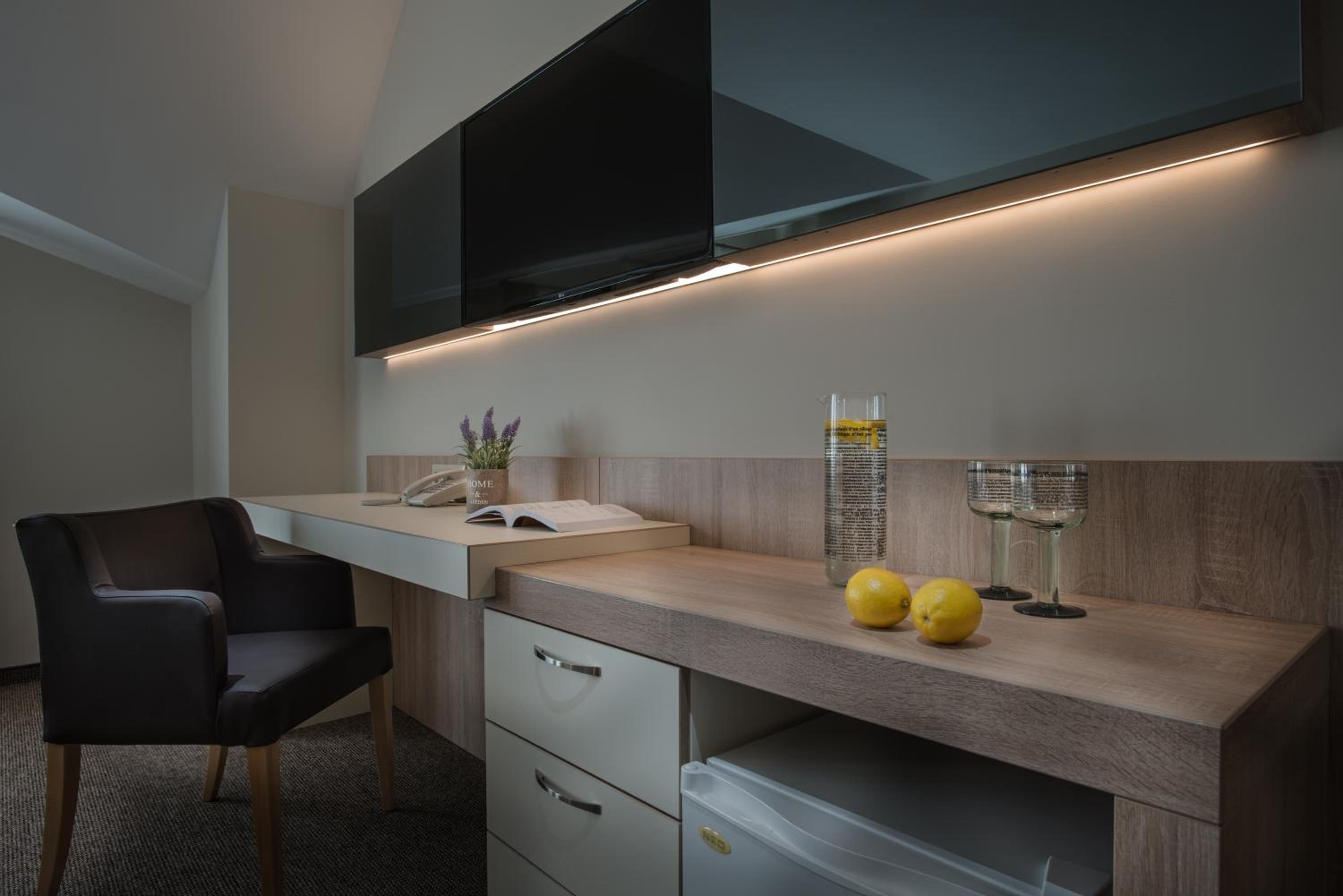 Double Room - Photo 11