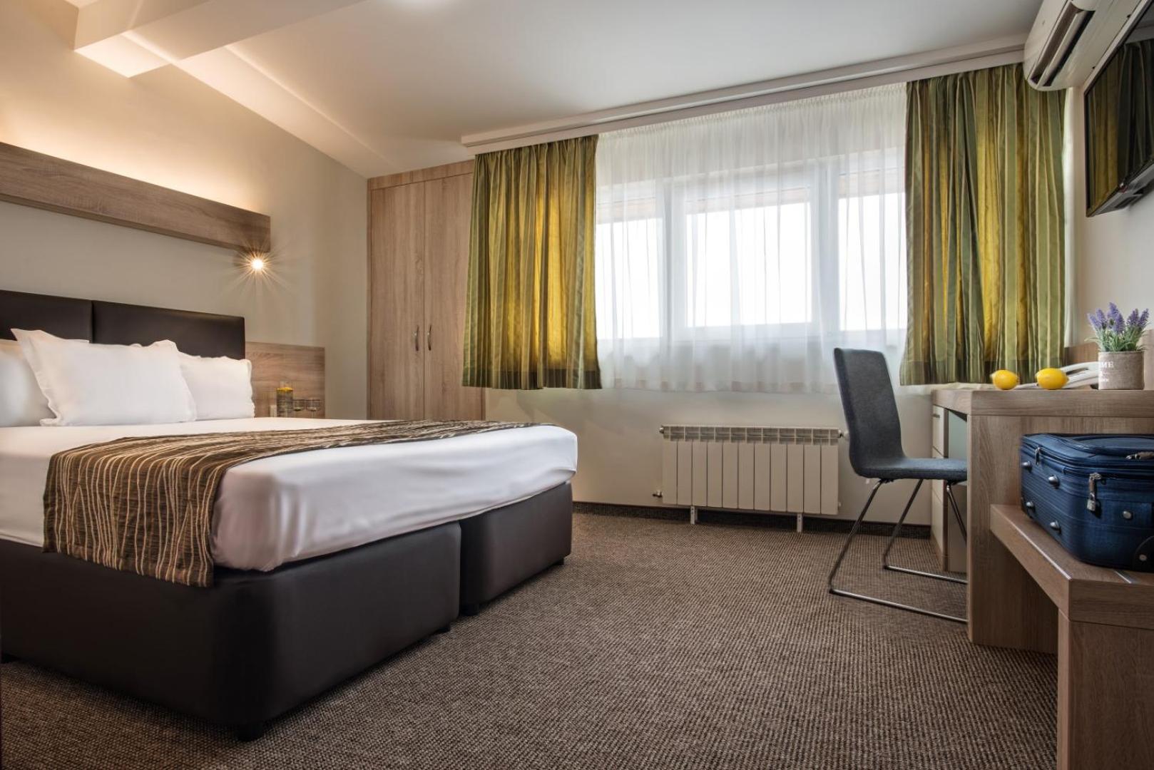 Double Room - Photo 6