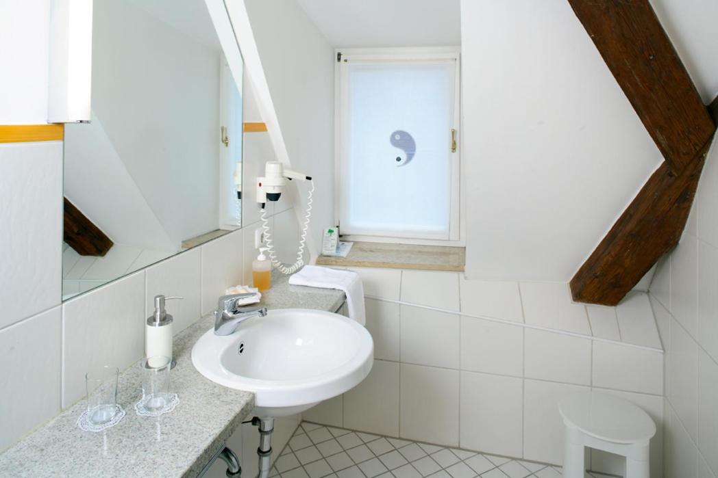 Standard Double Room - Photo 6