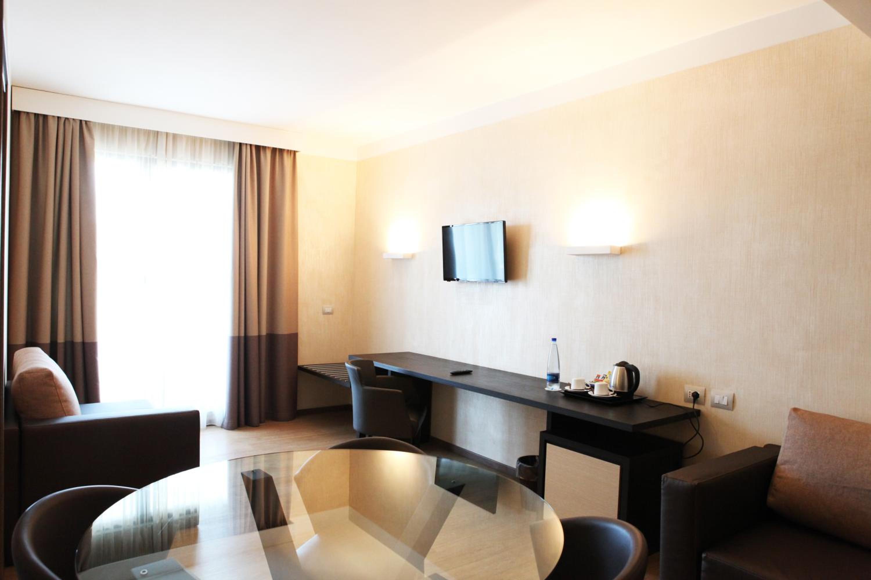 Quadruple Room with Balcony thumbnail 6