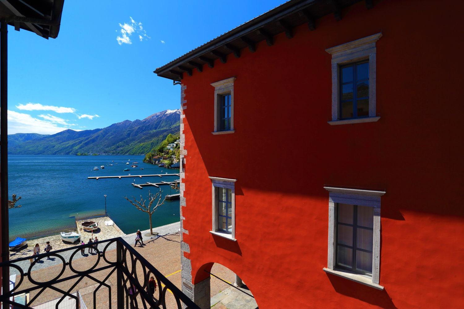 Twin Room with Balcony and Lateral Lake View  photo 2