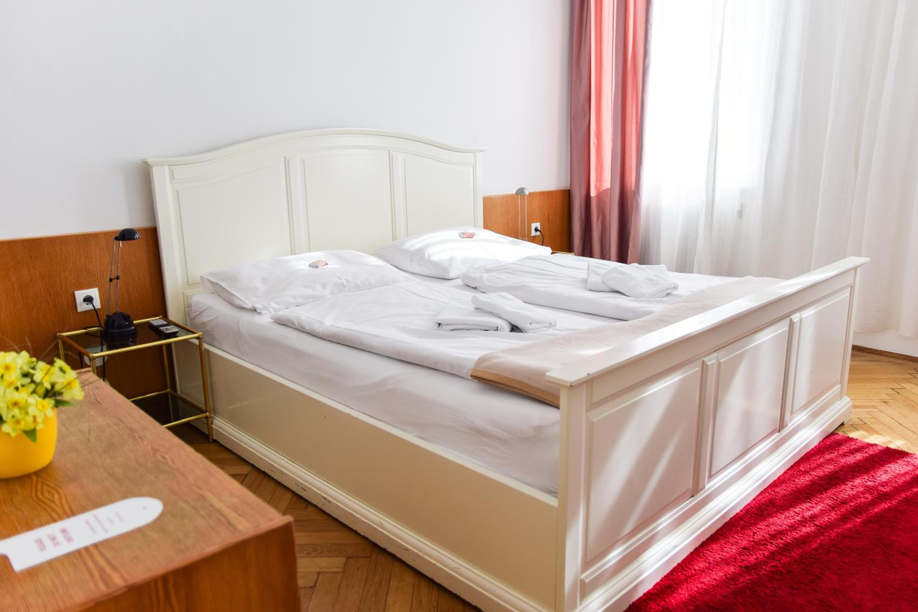 Economy Double Room with Private Bathroom