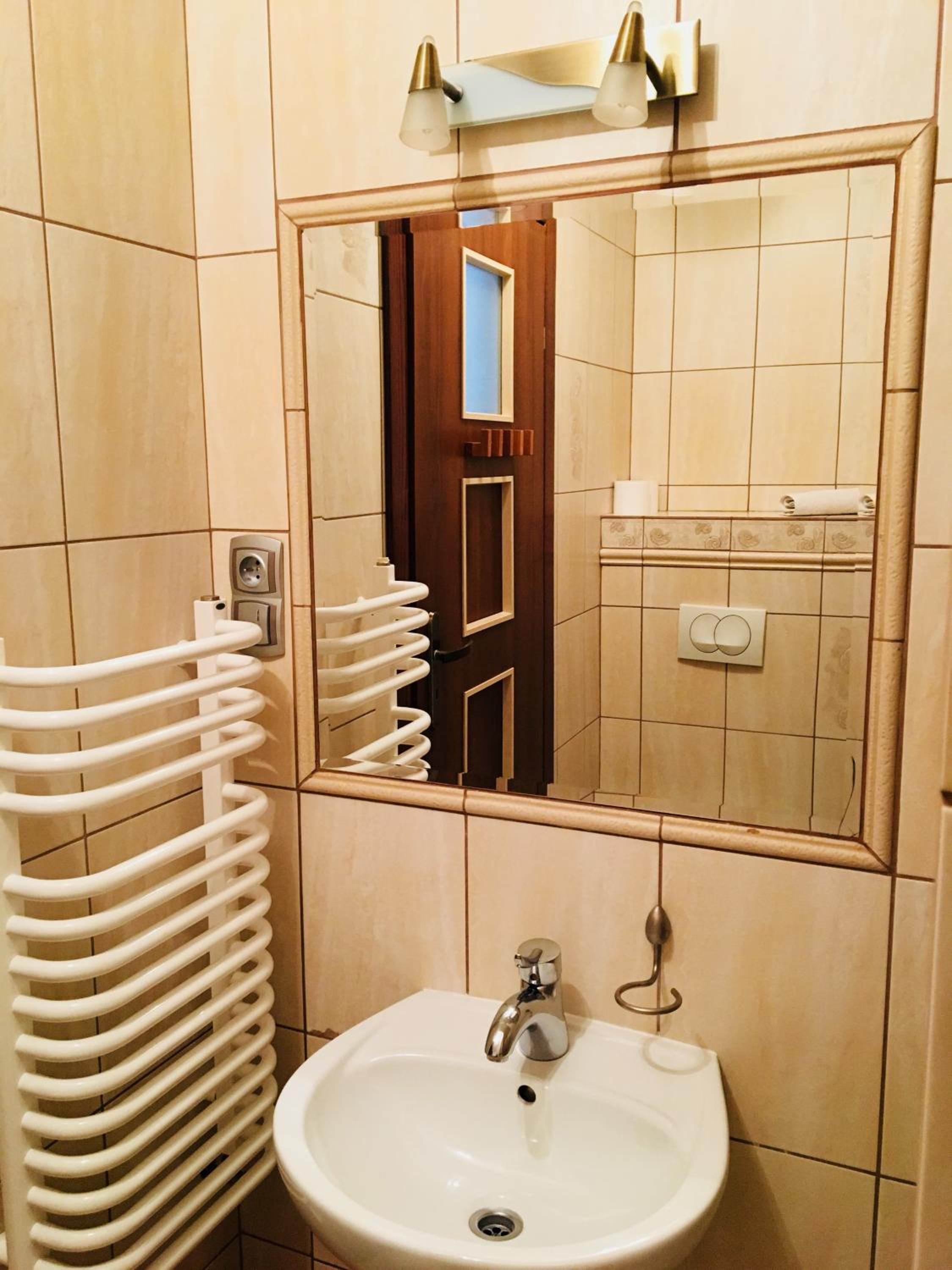 Double Room with Balcony - Photo 5