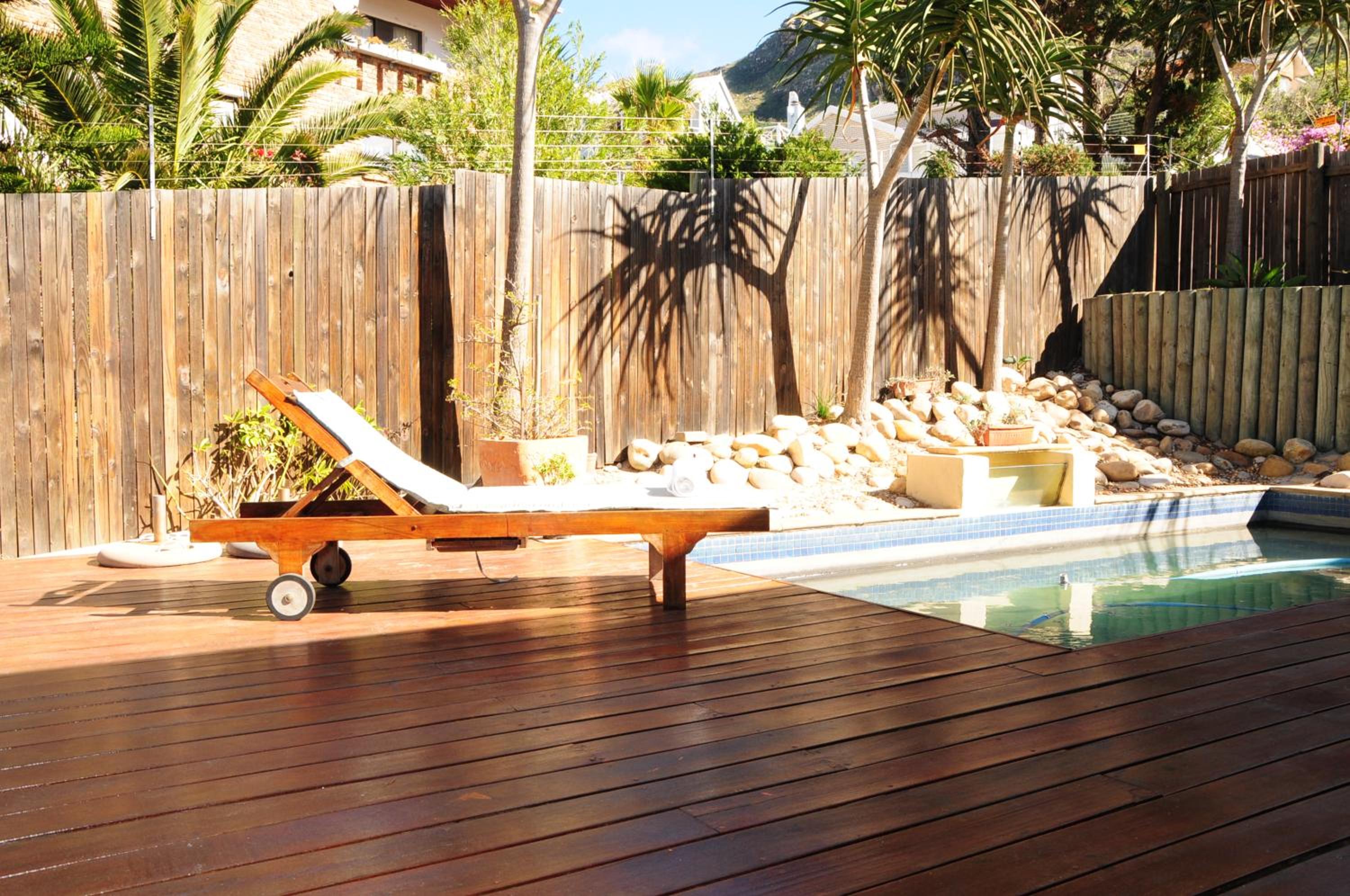 Queen Room with Pool View photo 3