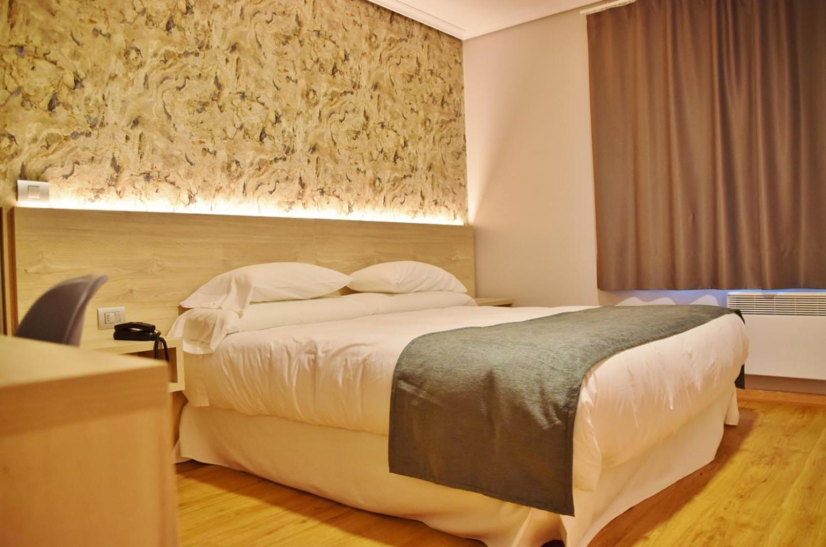 Double Room - Photo 9