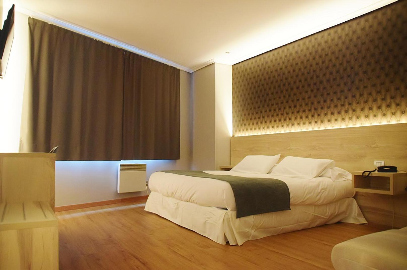 Double Room - Photo 8