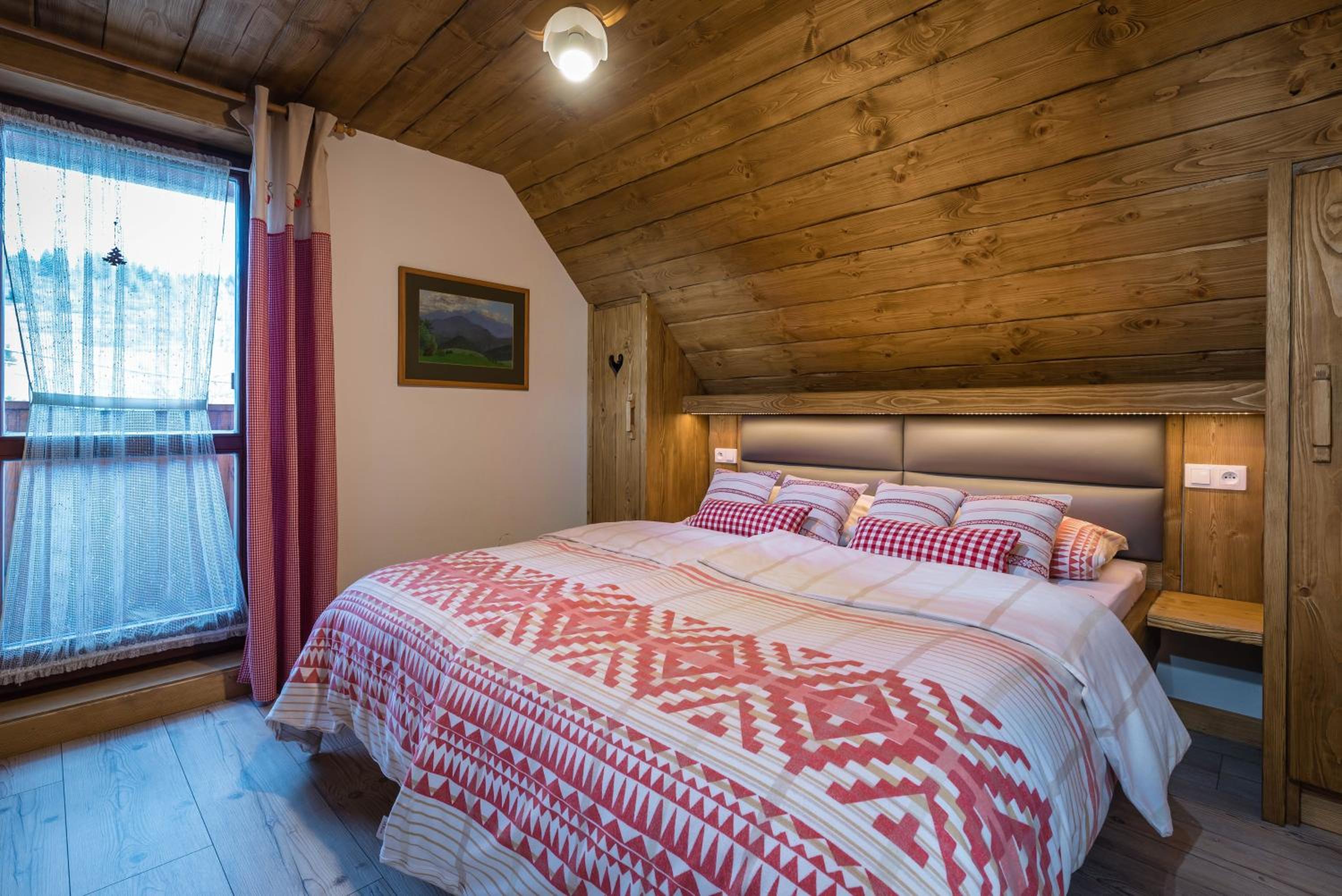 Deluxe Two-Bedroom Apartment with Terrace photo 2