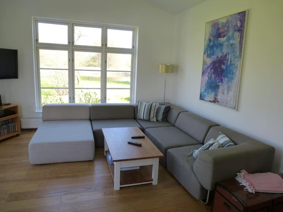 Five-Bedroom House photo 1