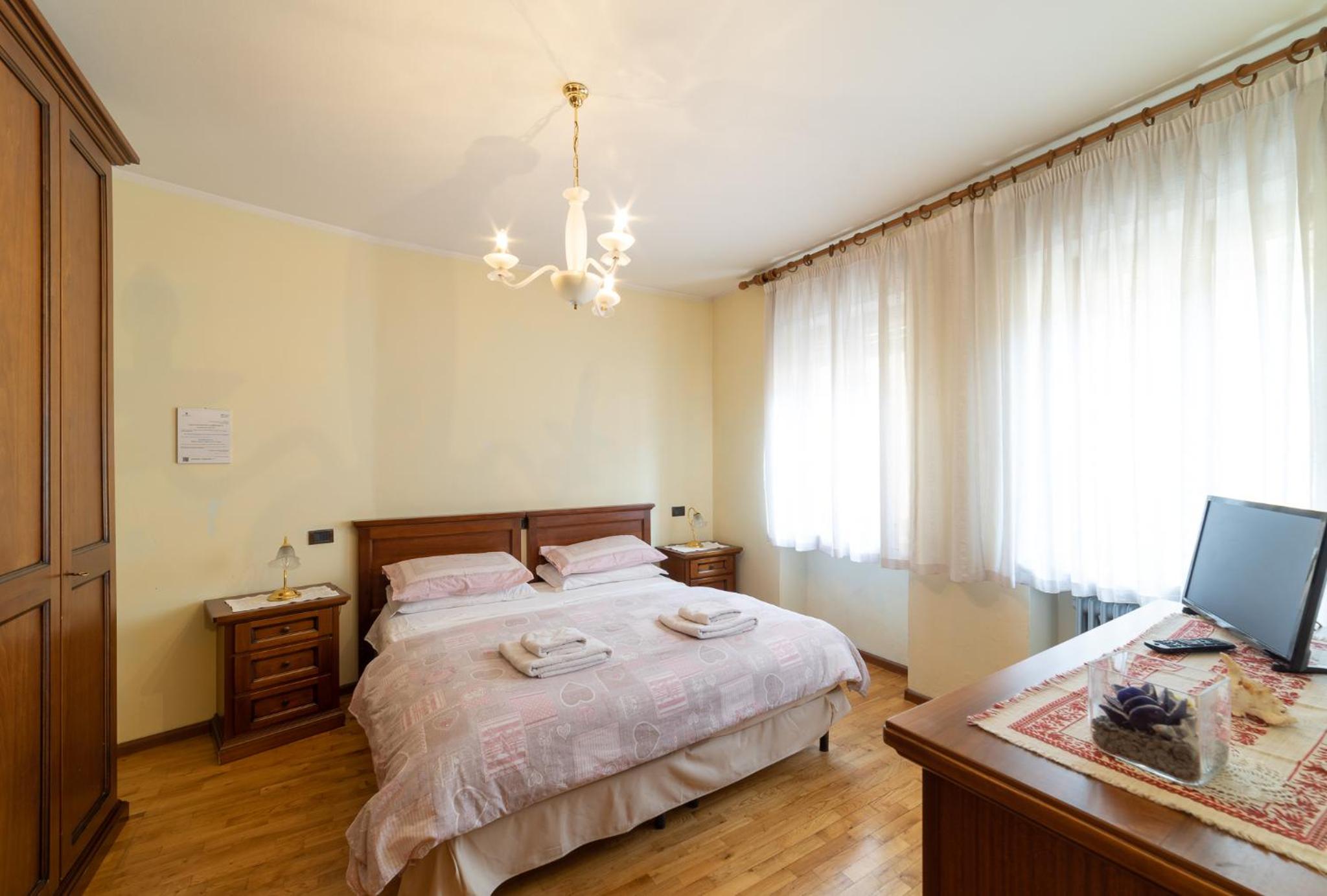 One-Bedroom Apartment - Photo 1