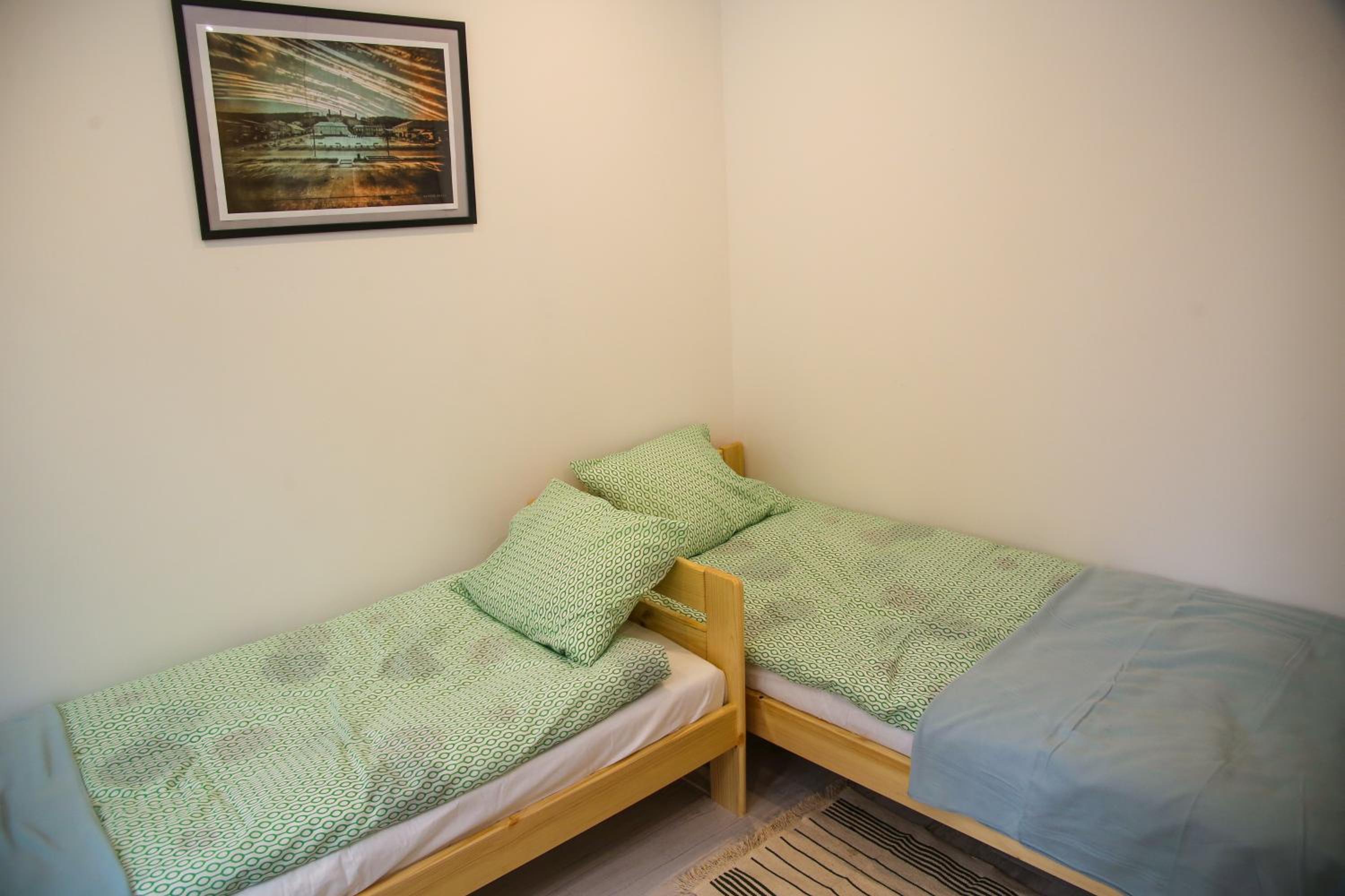Twin Room with Private Bathroom - Photo 7