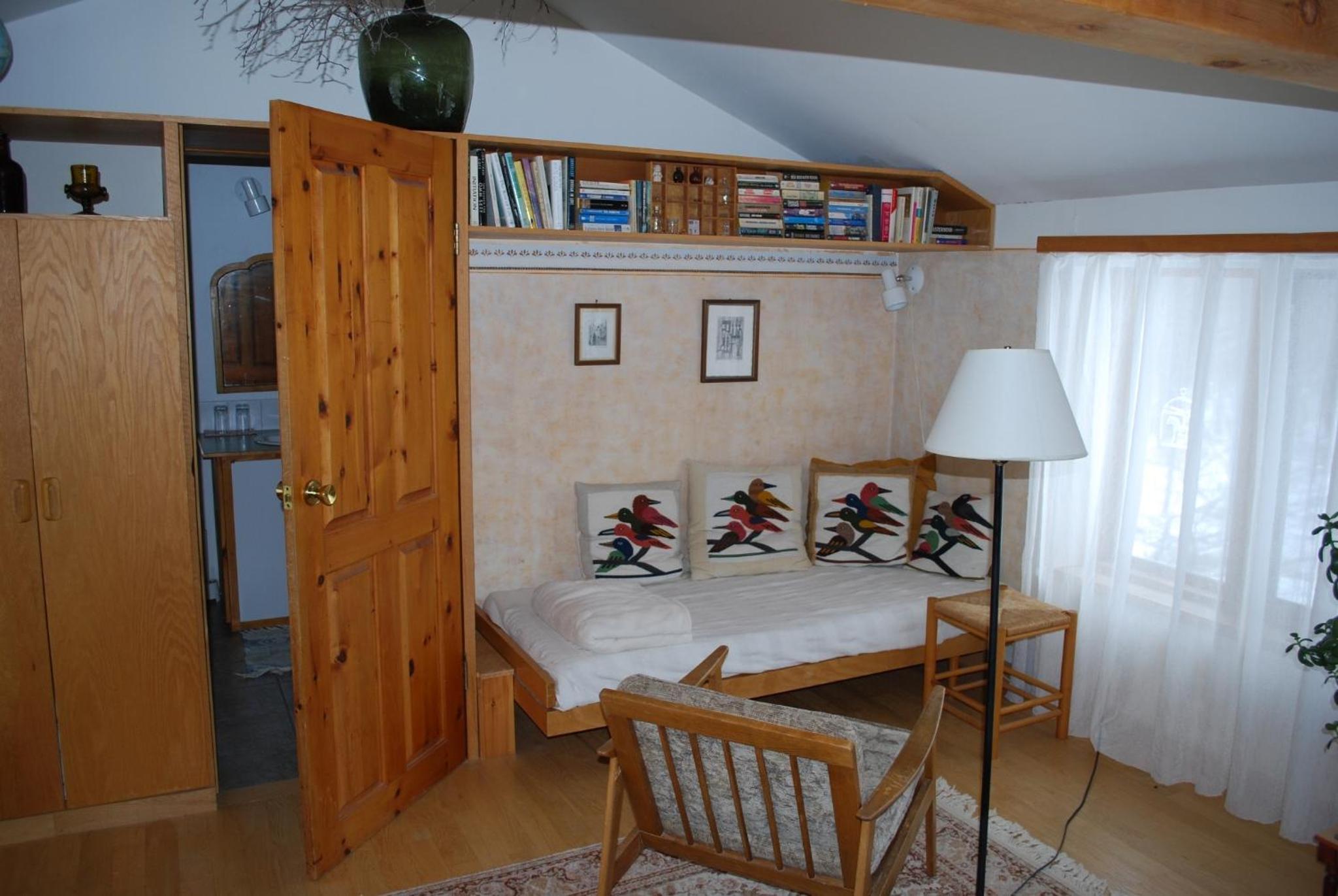 Queen Room with Single Bed photo 2
