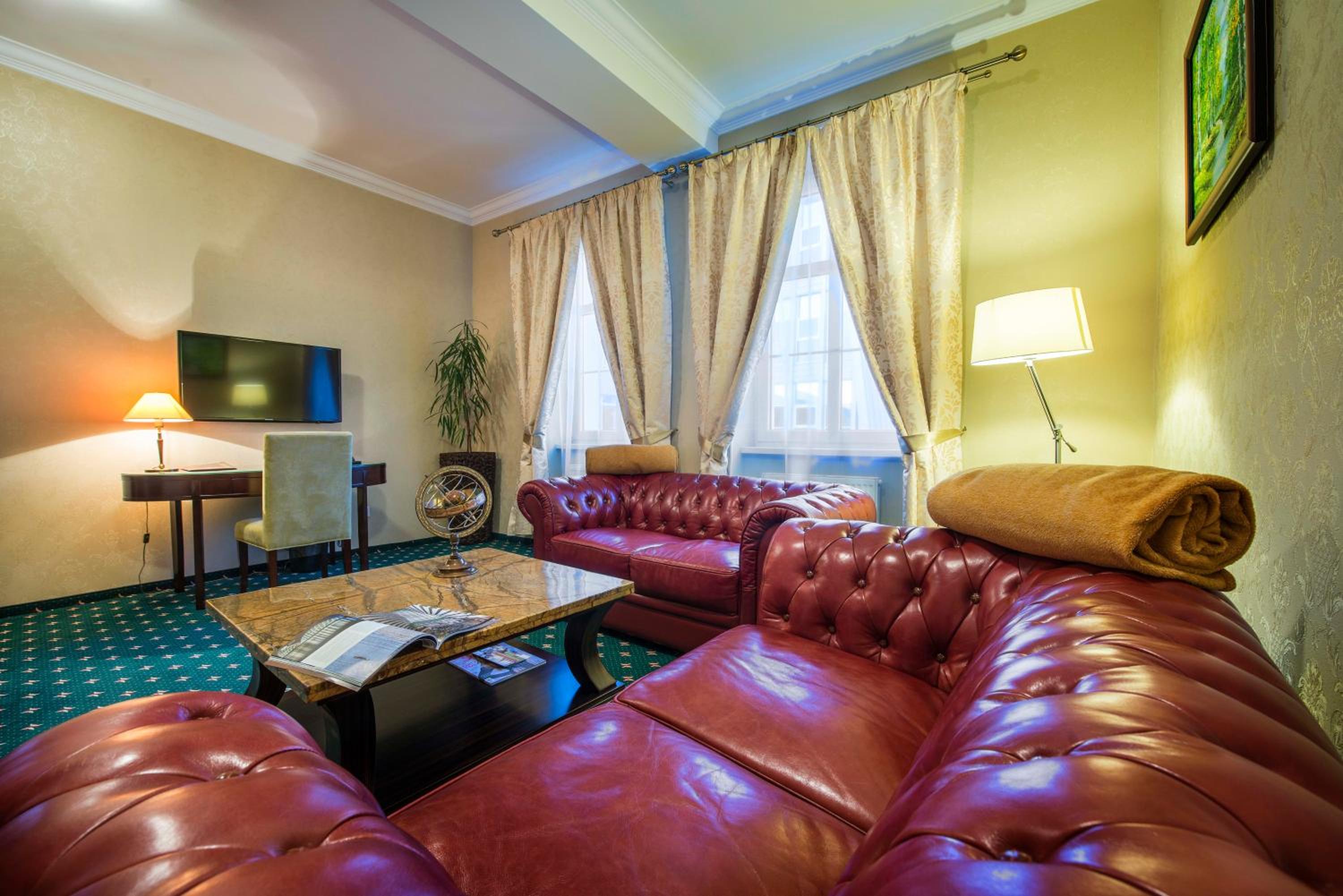 Deluxe One-Bedroom Suite - Photo 6