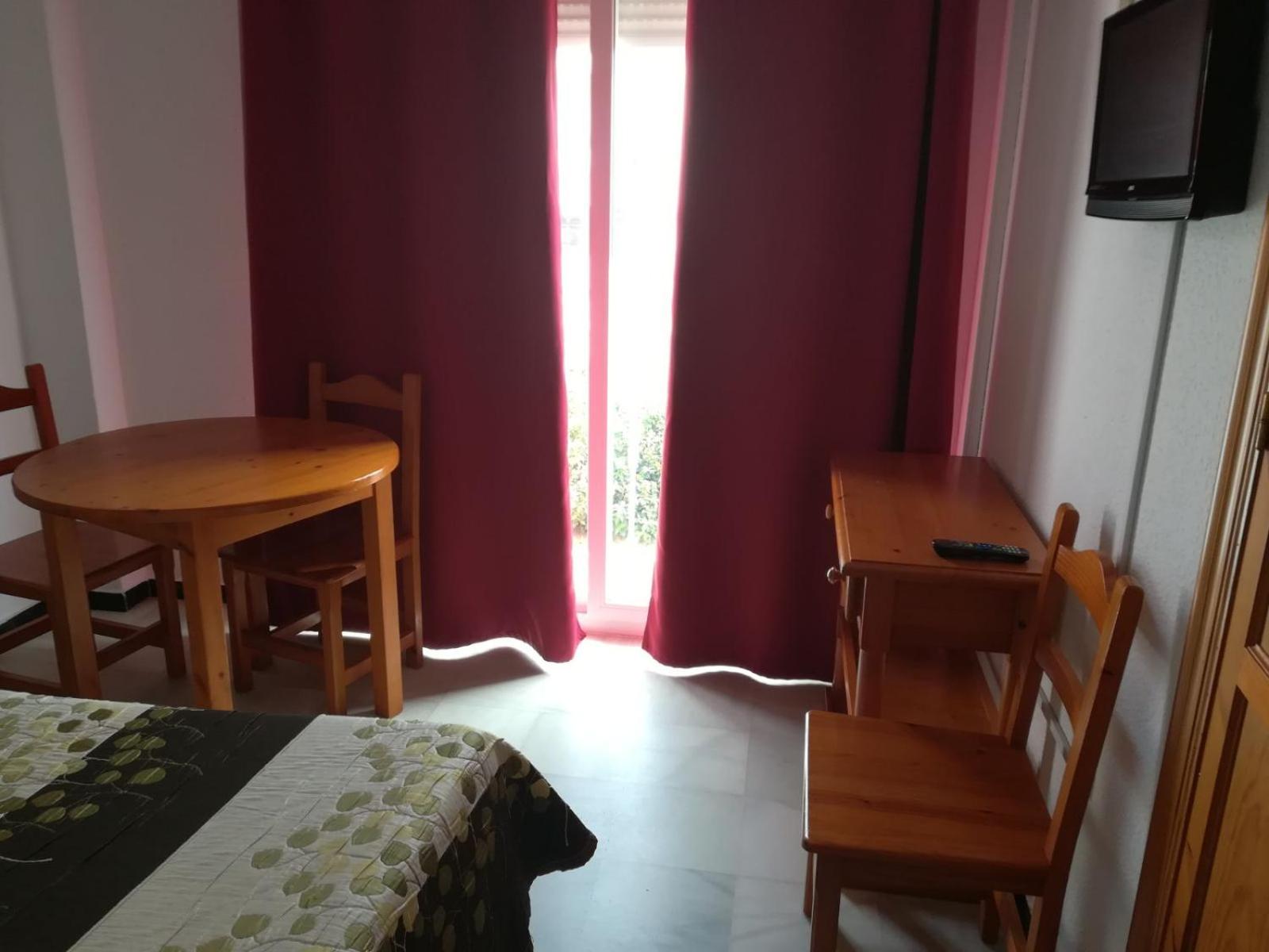 Basic Triple Room photo 3