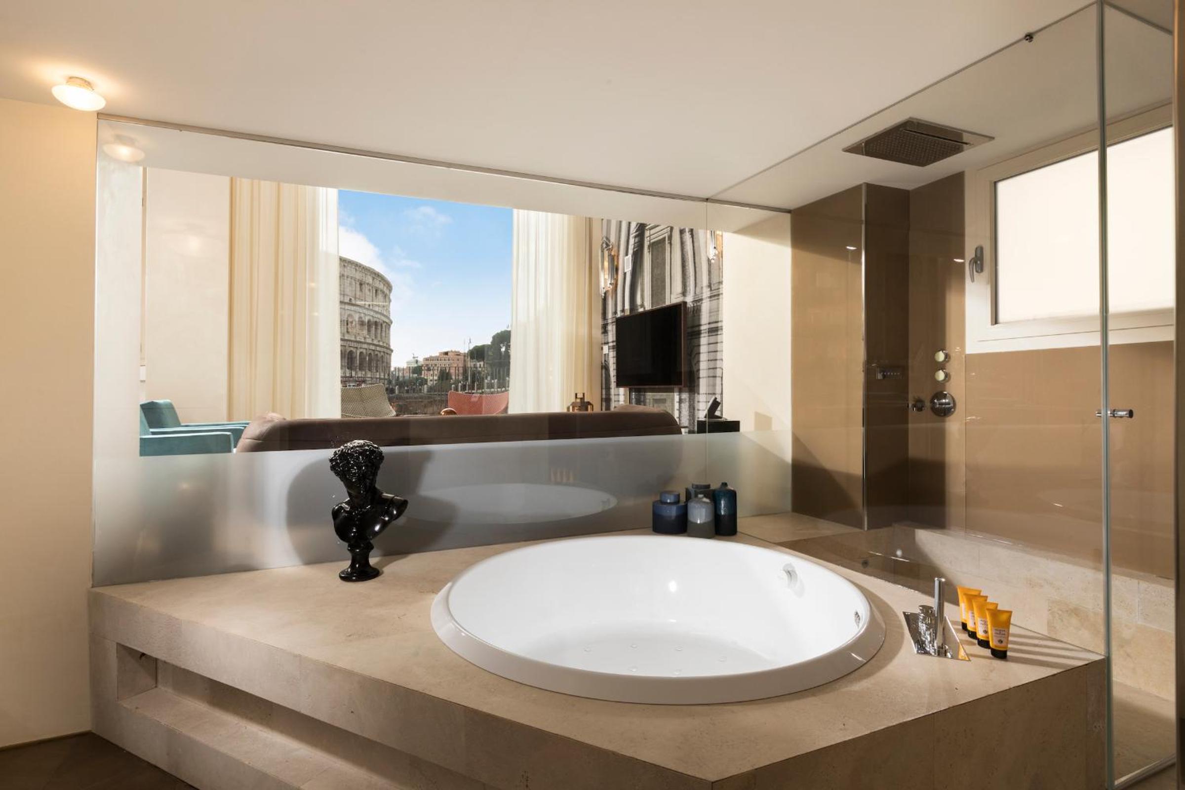 Luxury Suite thumbnail 6