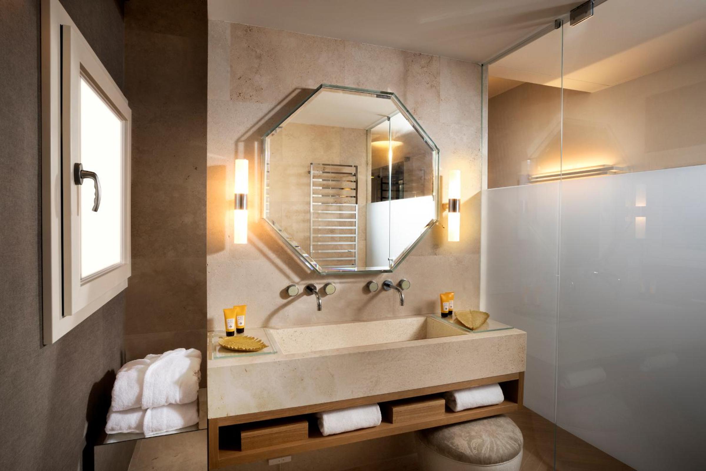Deluxe Junior Suite