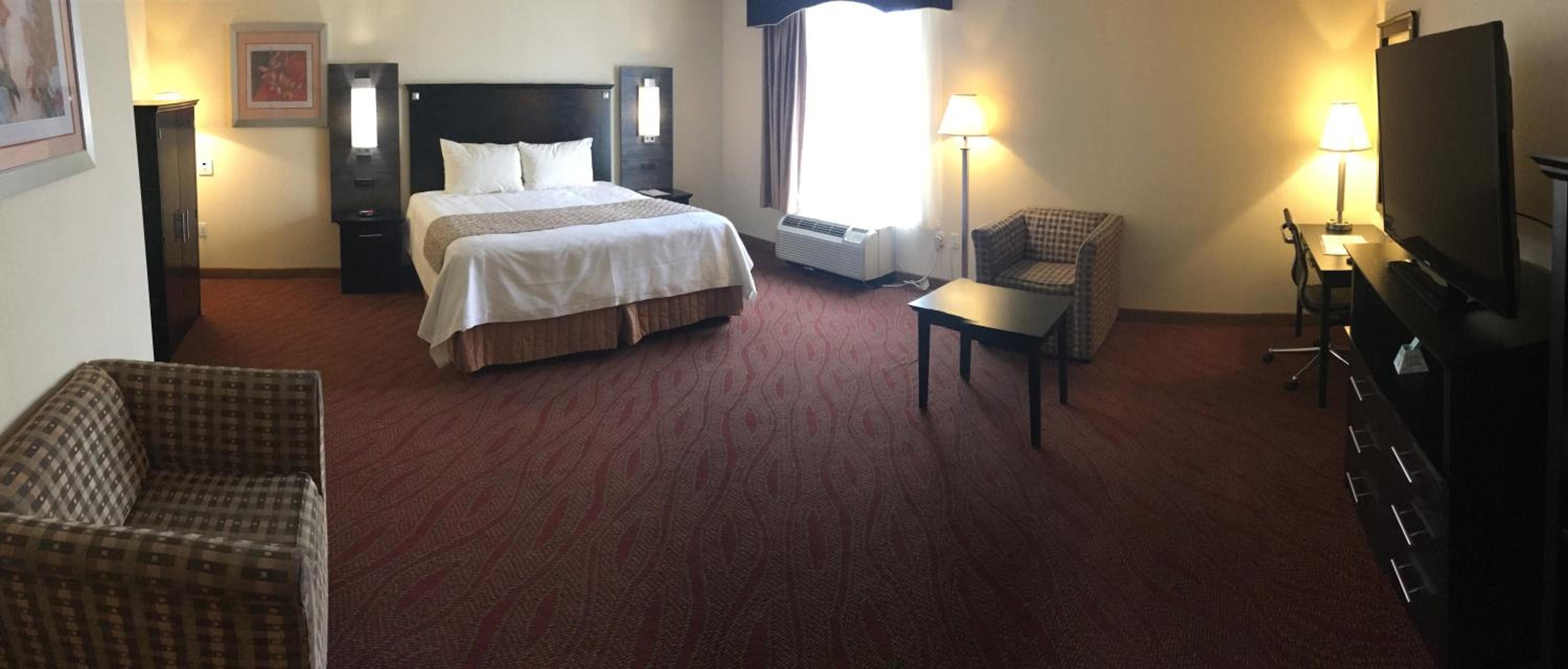 Deluxe King Room with Sofa Bed photo 1