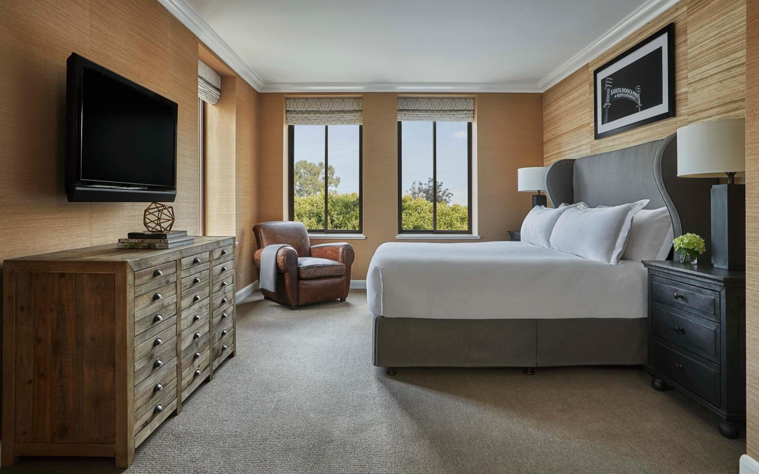 One-Bedroom King Suite thumbnail 5