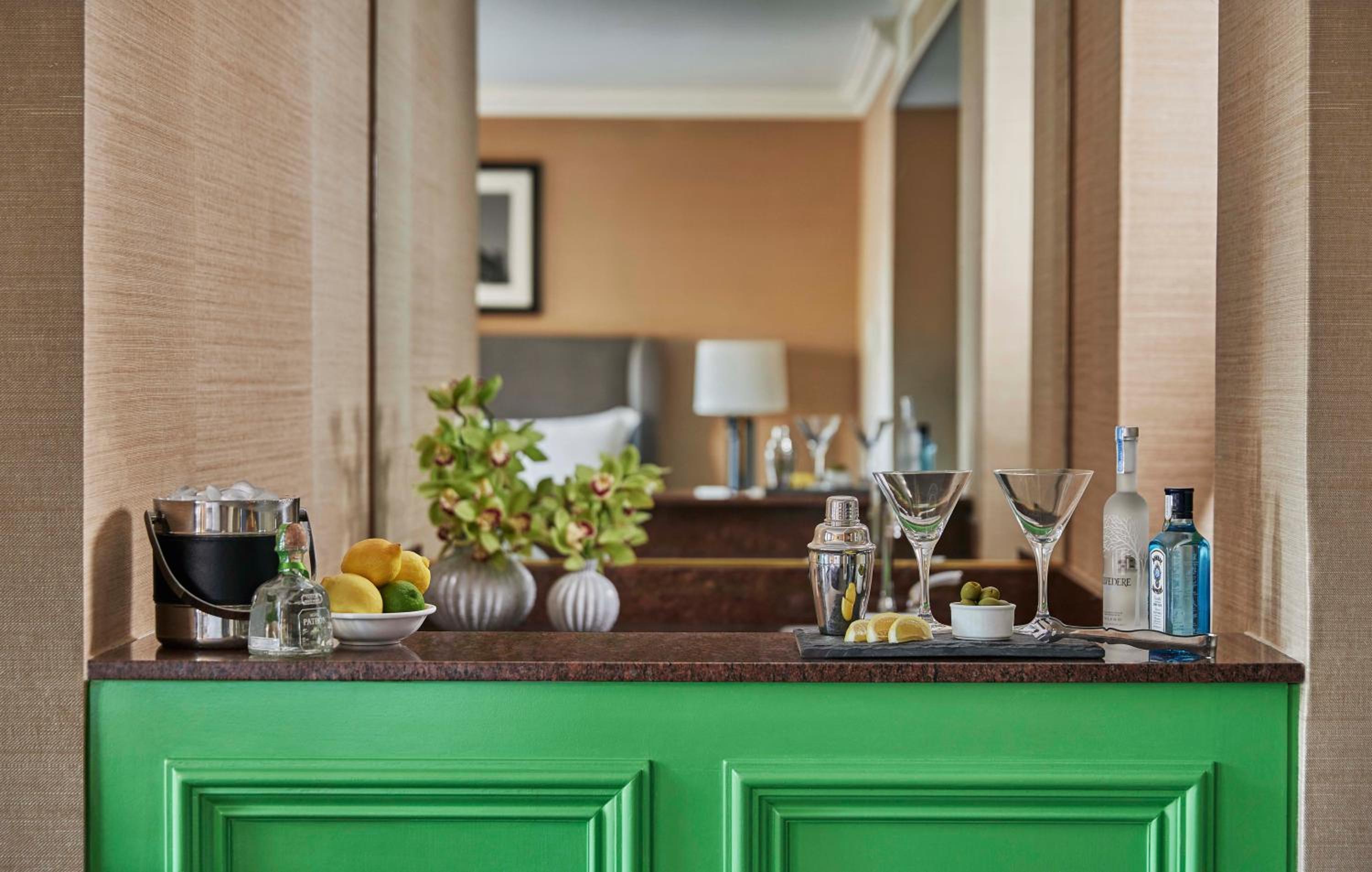 Fairmont King Room thumbnail 5