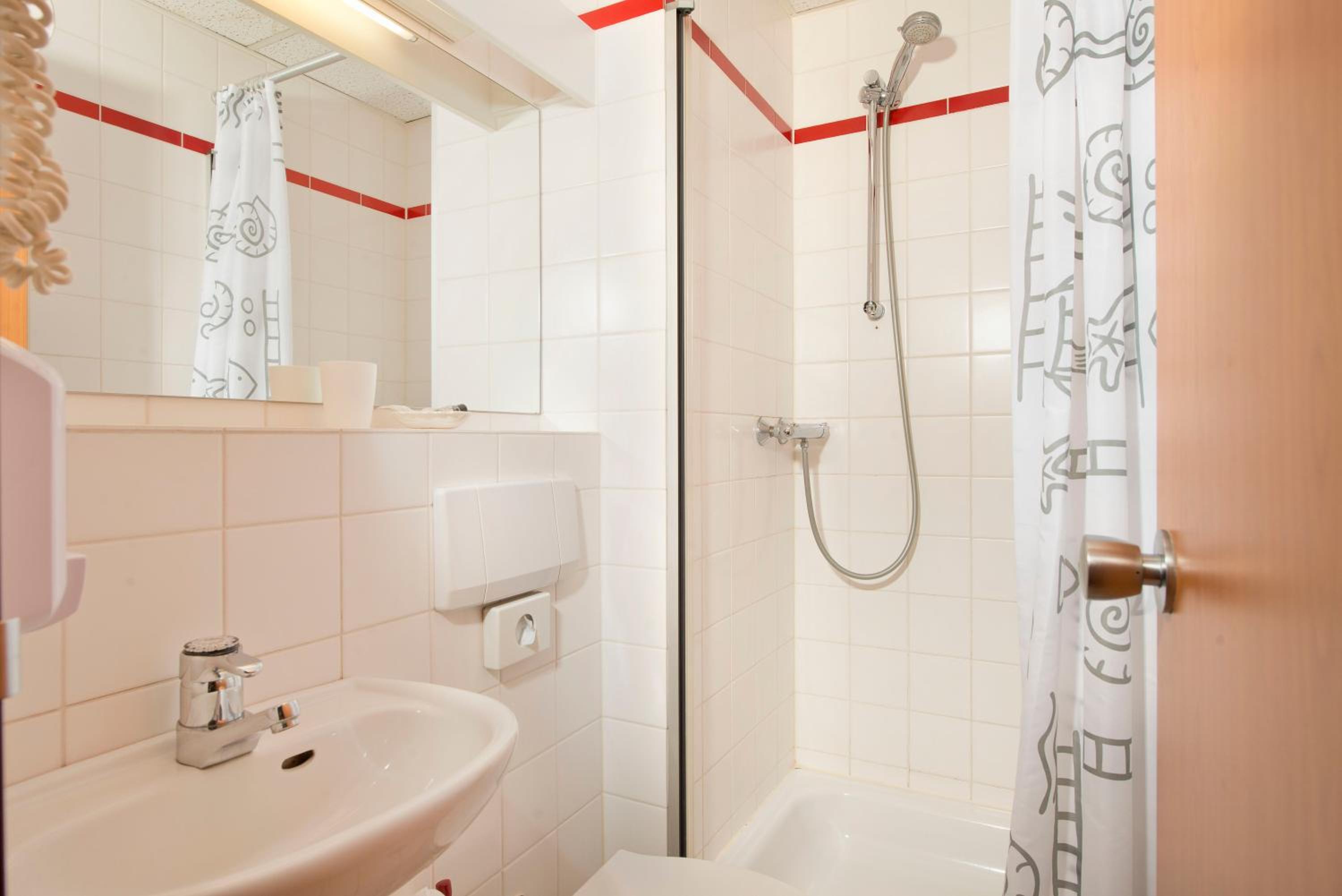 Double Room - Non-Smoking  - Photo 4