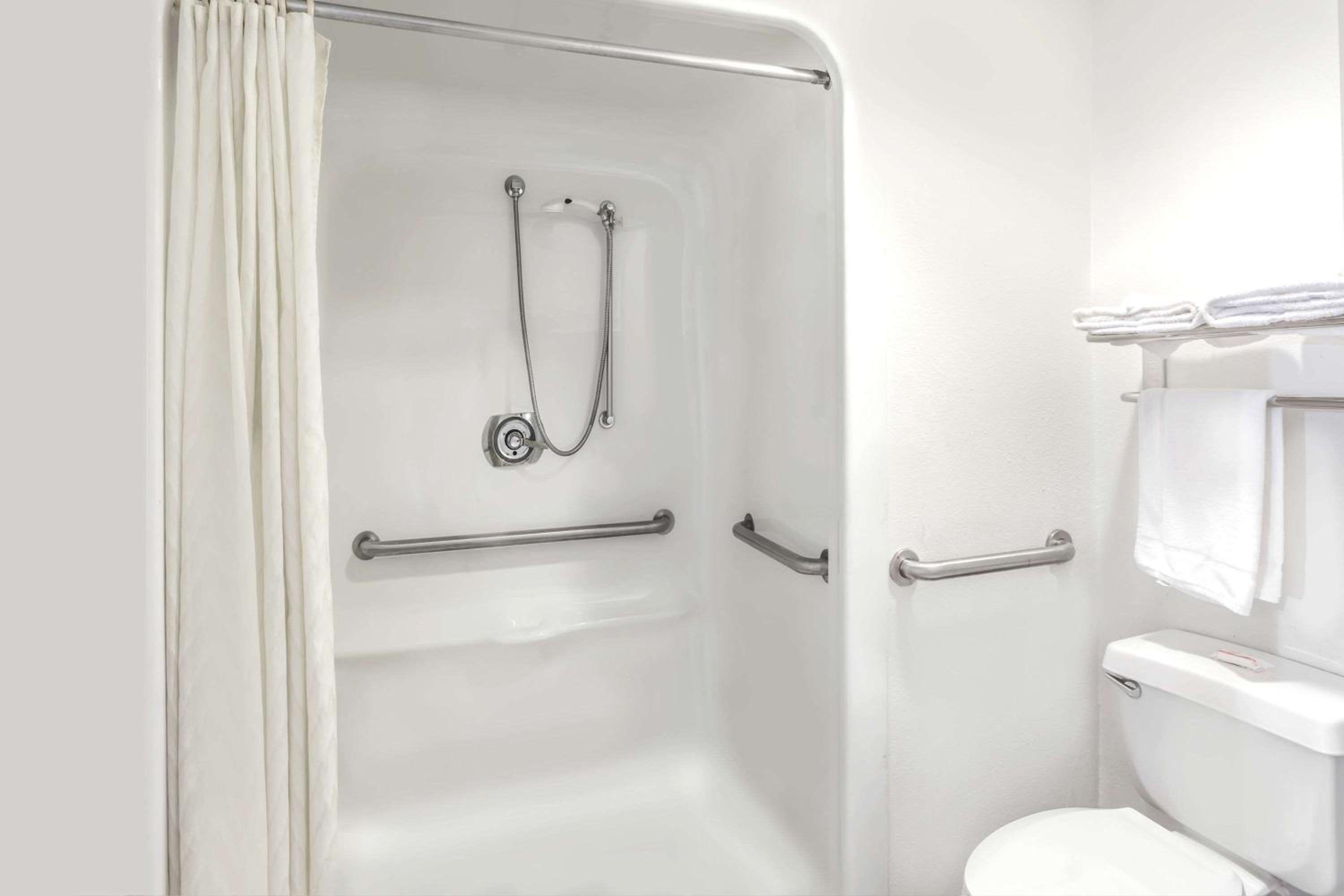 Double Room - Mobility Access/Non-Smoking photo 3