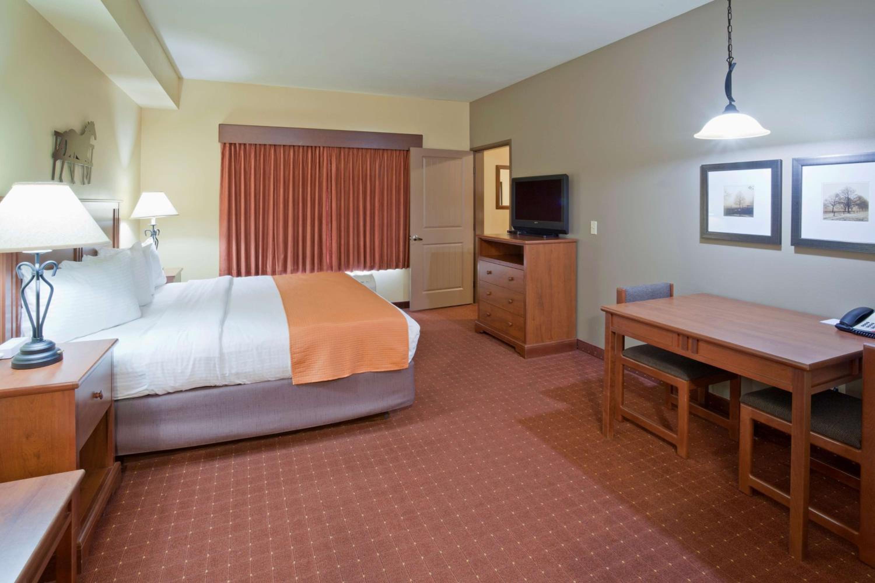 Two-Bedroom Suite with a King Bed, Two Double Beds and Two Twin Beds - Non Smoking - Photo 4