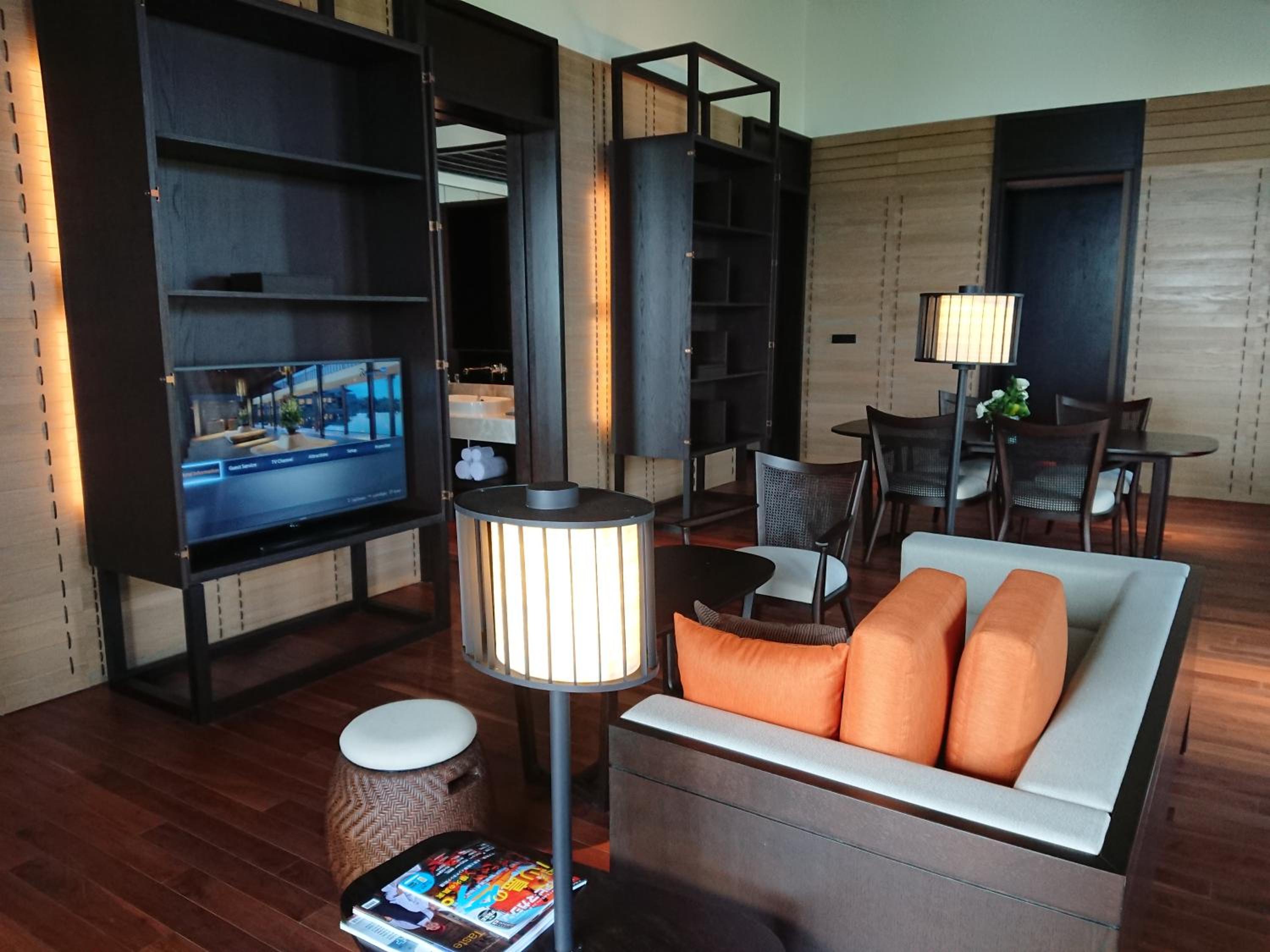 One Bedroom Suite with View photo 2