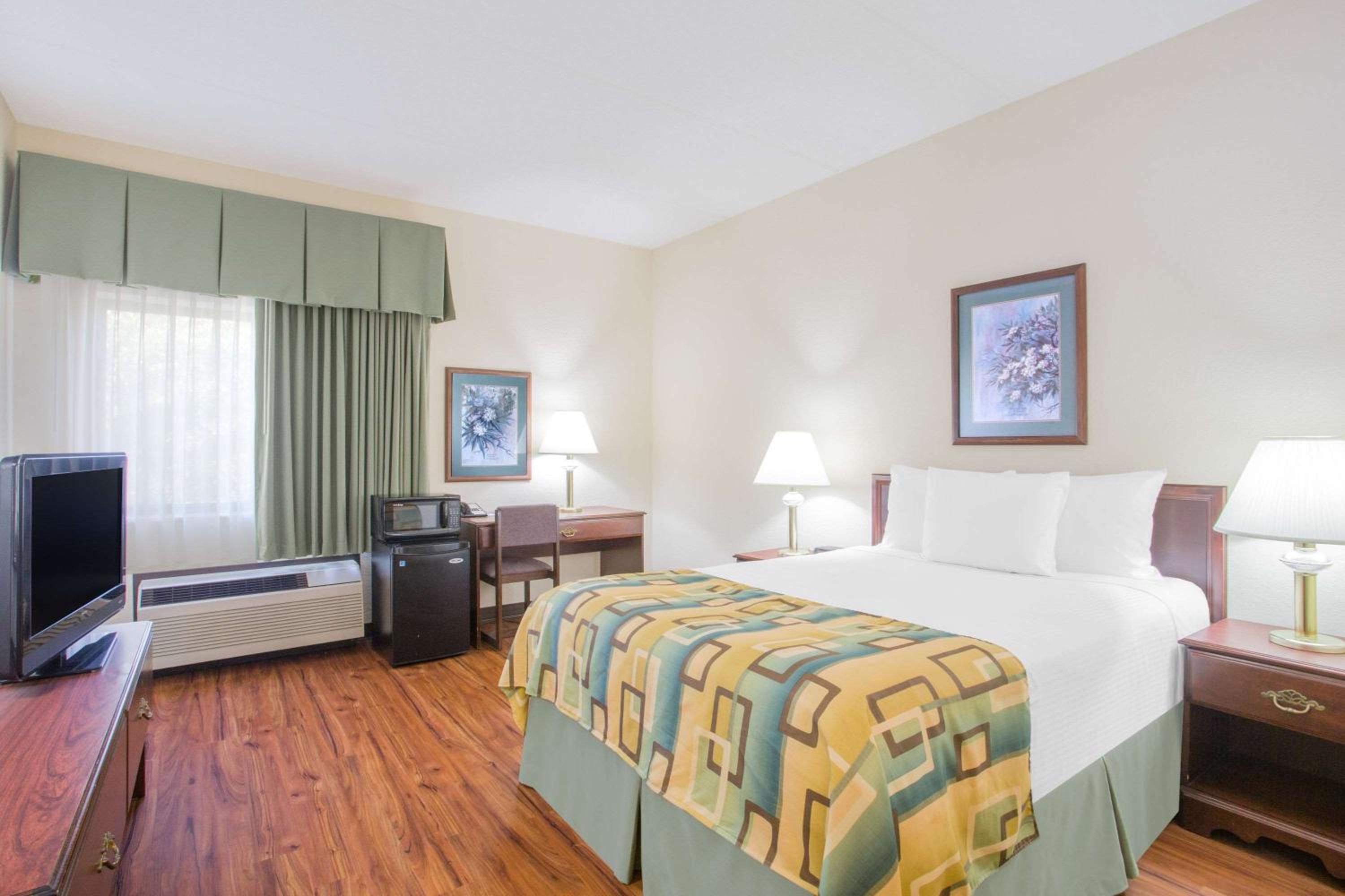 Queen Room - Disability Access/Non-Smoking - Photo 1